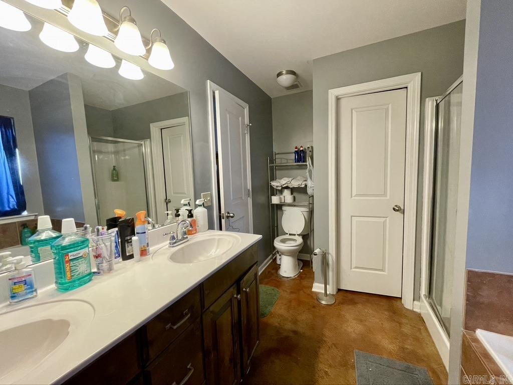 RUSTLING OAKS - Residential