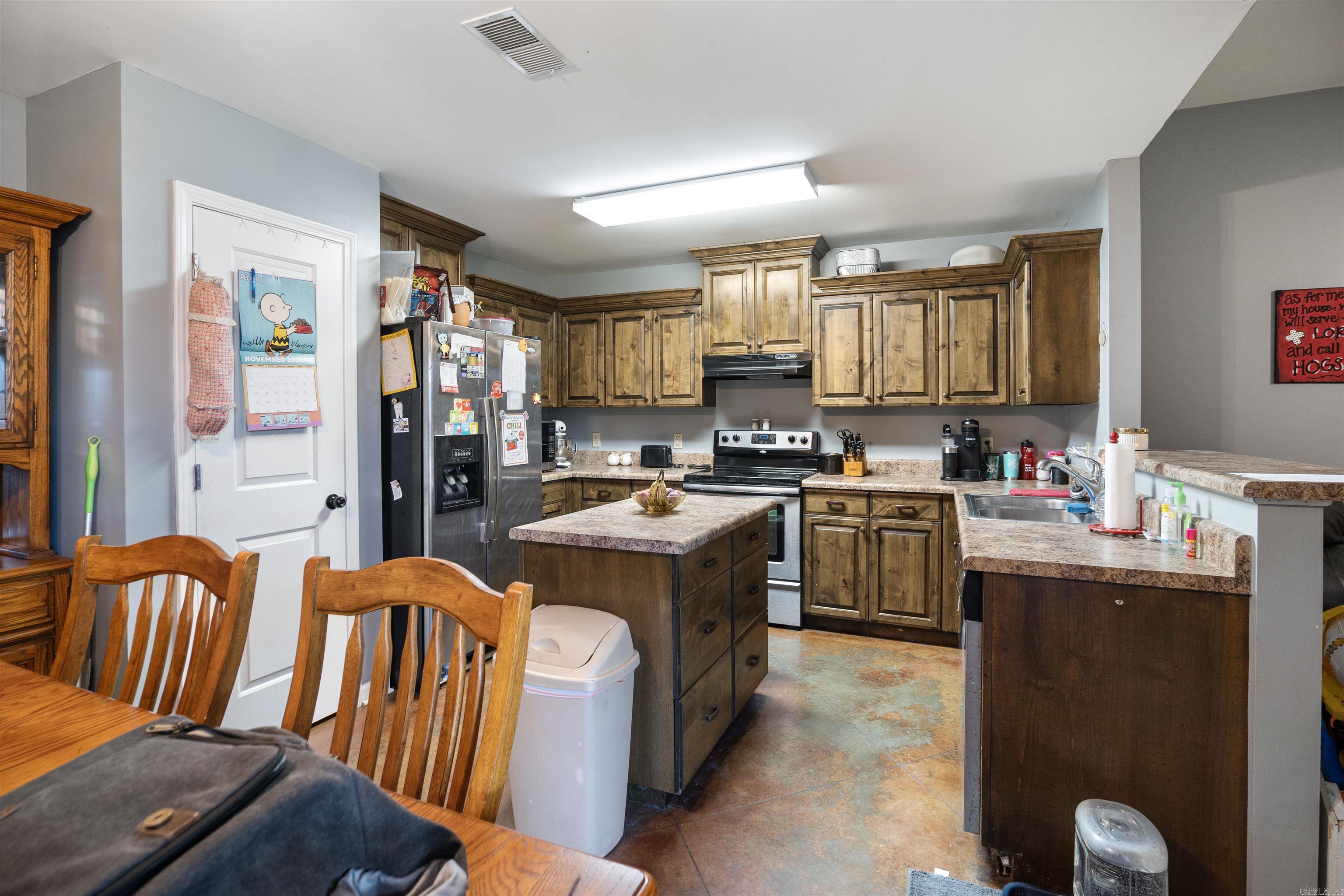 RUSTLING OAKS - Residential