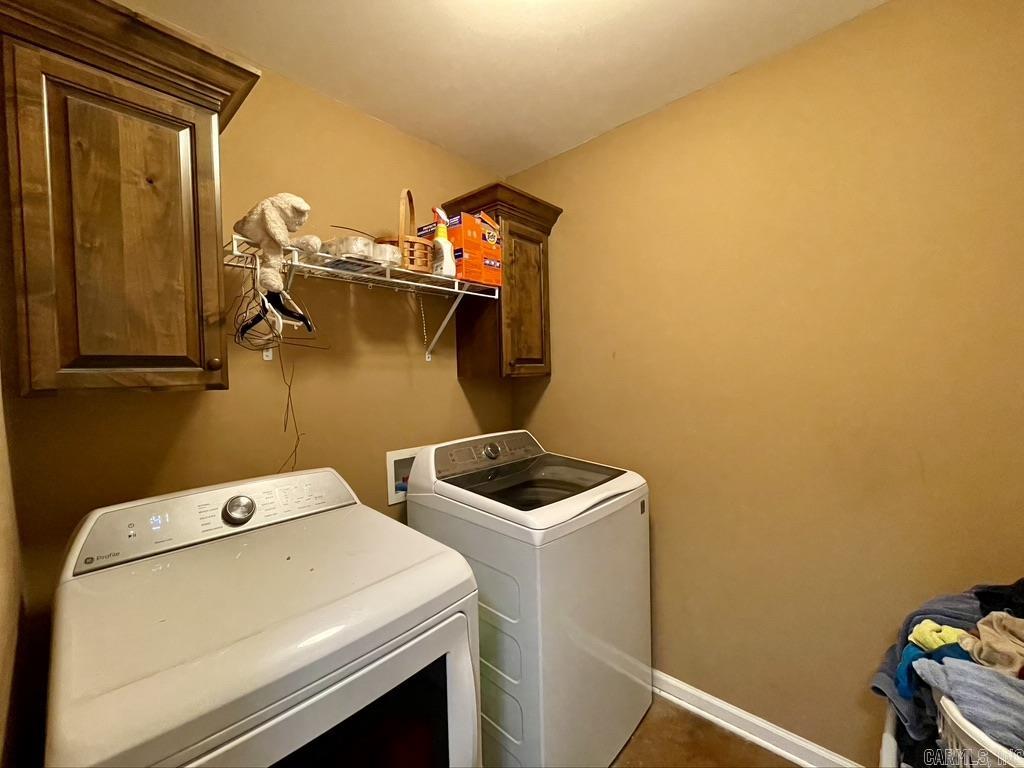 RUSTLING OAKS - Residential