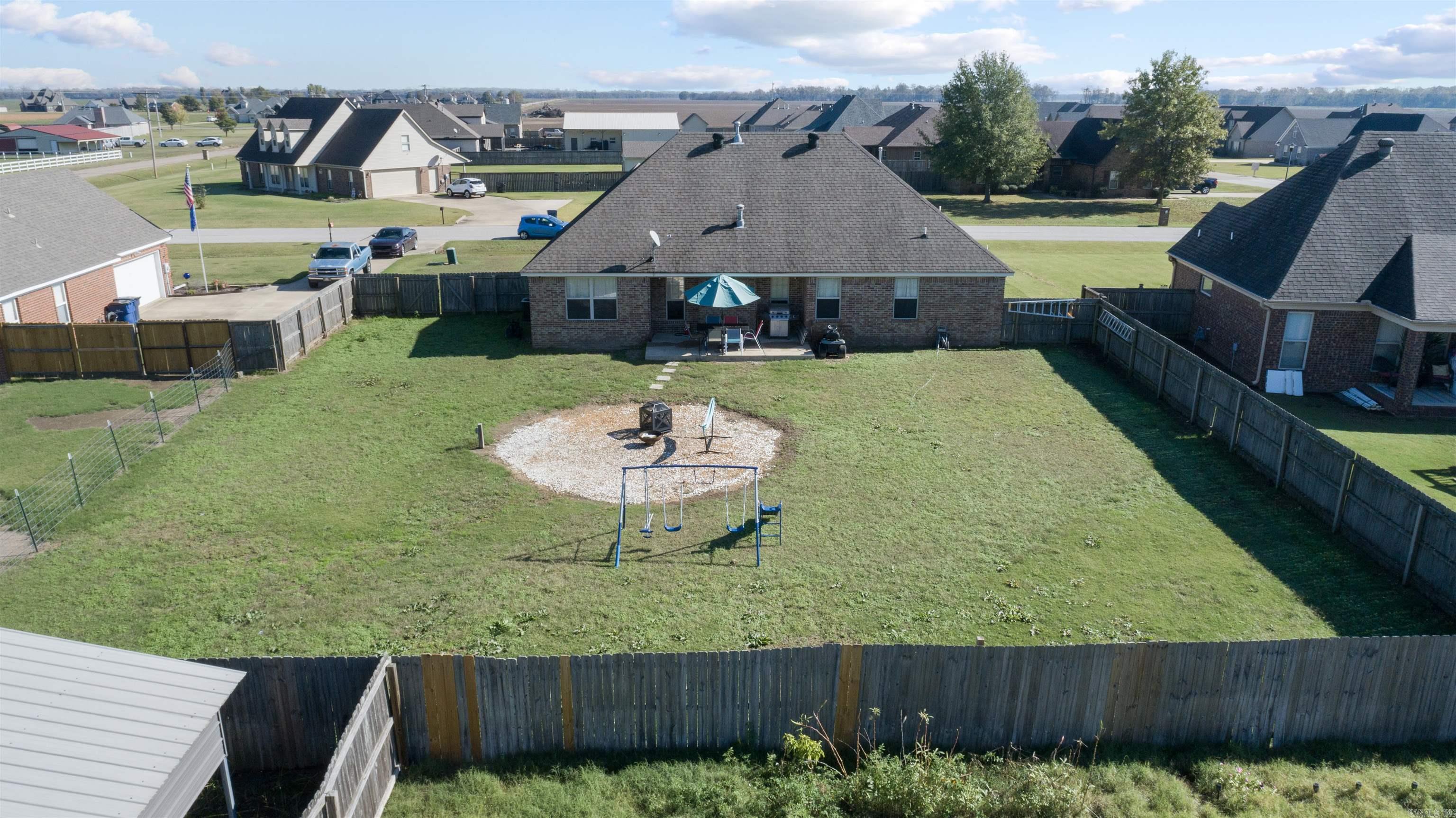 RUSTLING OAKS - Residential