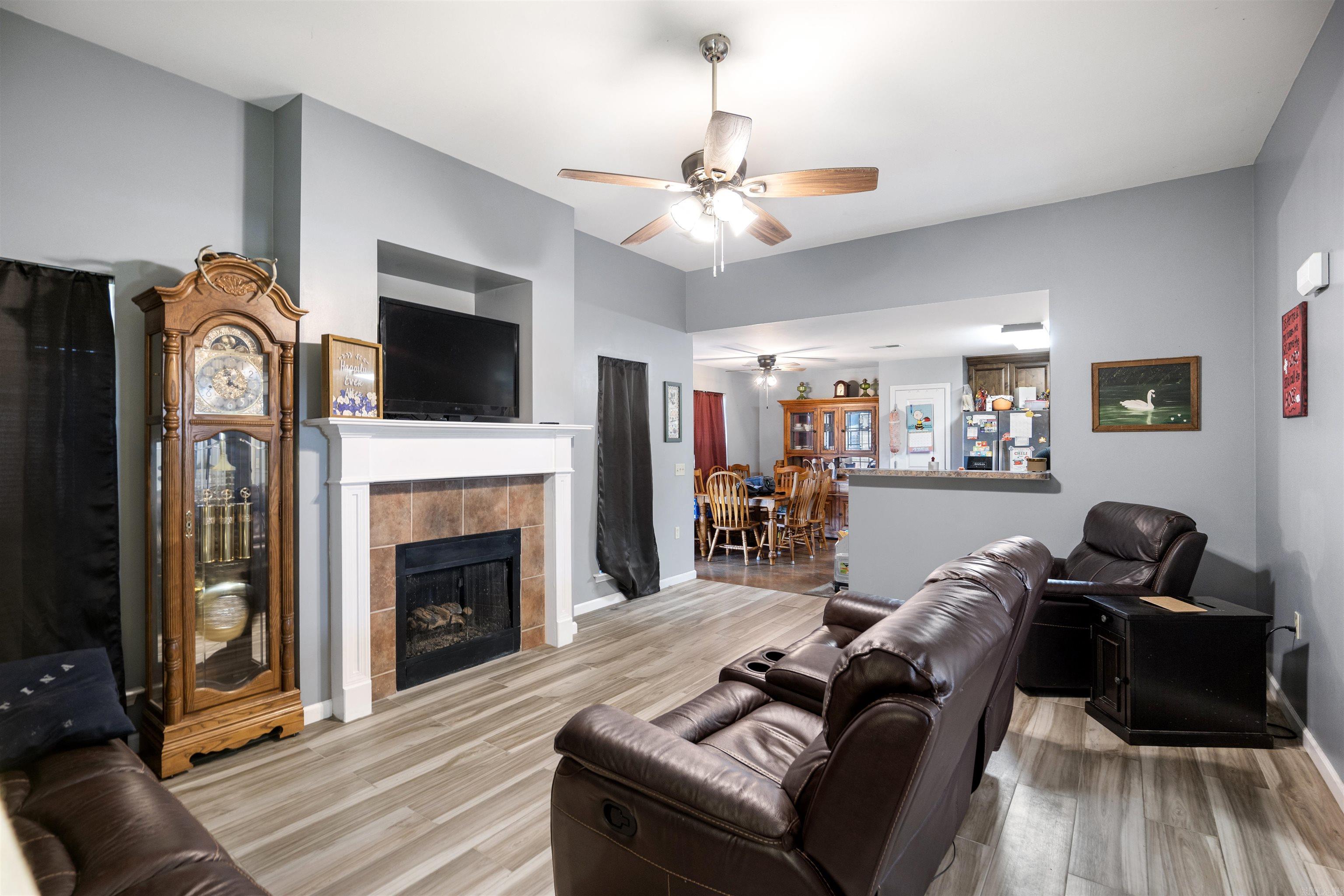 RUSTLING OAKS - Residential