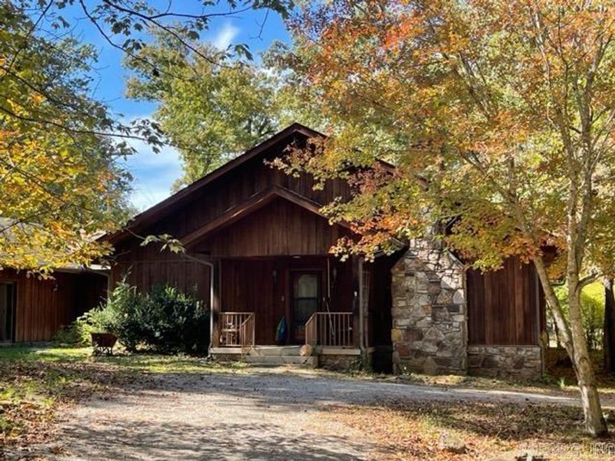 This is a great home in town for sale that feels like a country home in Hardy, Arkansas.  This 3540 sq.ft. home has 3 bedrooms, 3 ½ baths.  The main section of the home was custom built by qualified architects, & has numerous unique features from the custom built kitchen to the custom walk in closets, plus it is handicap accessible. Solarium divides the Custom built home from the separate living space and garage.   This is a one of a kind Legacy property in the Rio Vista First subdivision; it has strictly enforced covenants & provides a common access point to the Spring River.