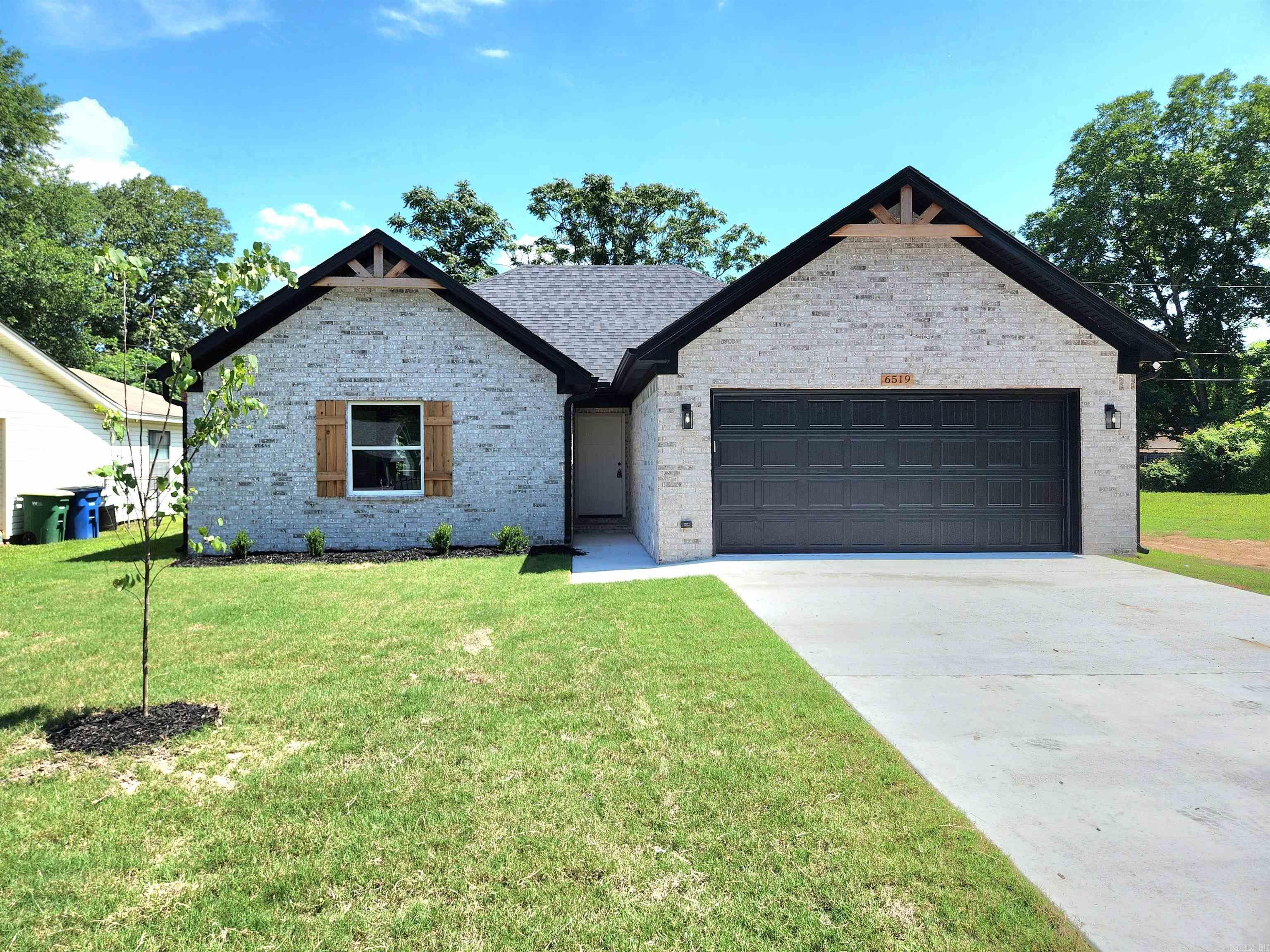 This NEW CONSTRUCTION is MODERN!! It's Floor plan is OPEN & SPLIT... Vaulted ceilings in the LIVING ROOM, KITCHEN & DINING.. Kitchen features SS APPLIANCES W/ISLAND & Granite countertops.. LVP Flooring throughout .. Recess lighting.. LARGE Windows providing tons of natural light...LUXURY Bathrooms w/tub to ceiling title tub surround & granite counter tops & undermount sinks...From the Vaulted & high ceiling throughout to the oversized picture window in dining to the cased windows throughout, this home SCREAMS CUSTOM BUILT!! 100% FINANCING AVAILABLE w/Select Lender.. DON'T MISS THE OPPORTUNITY TO CALL THIS BEAUTY HOME!!