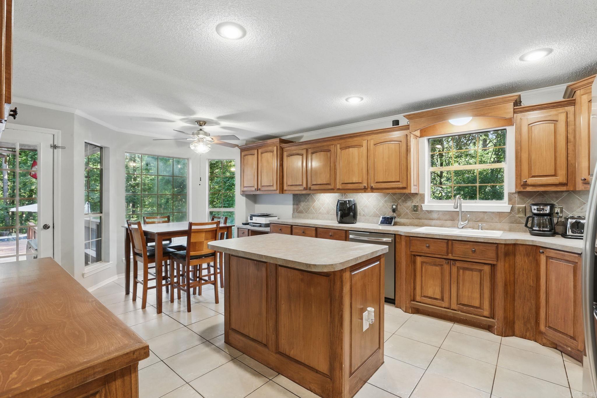 RIVER OAKS - Residential