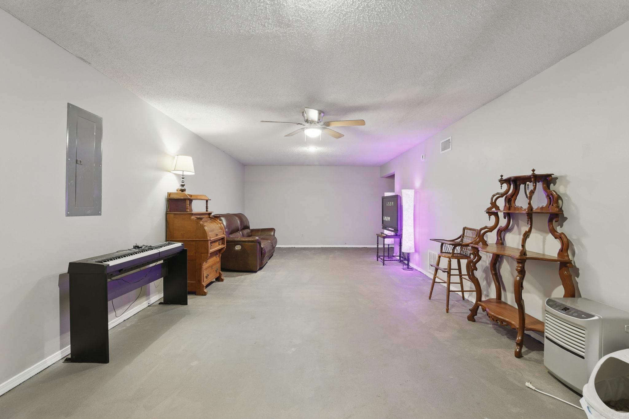 RIVER OAKS - Residential