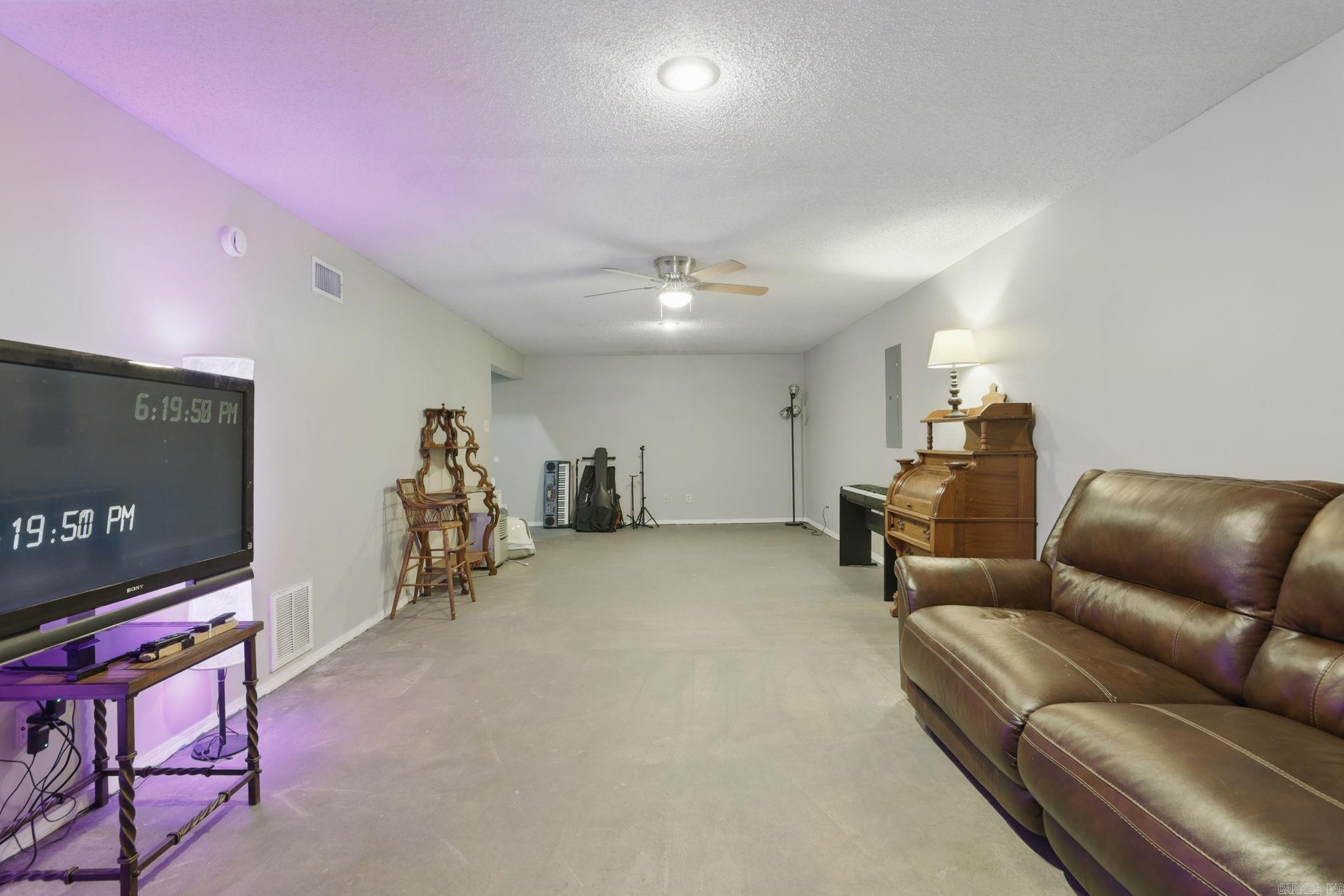 RIVER OAKS - Residential