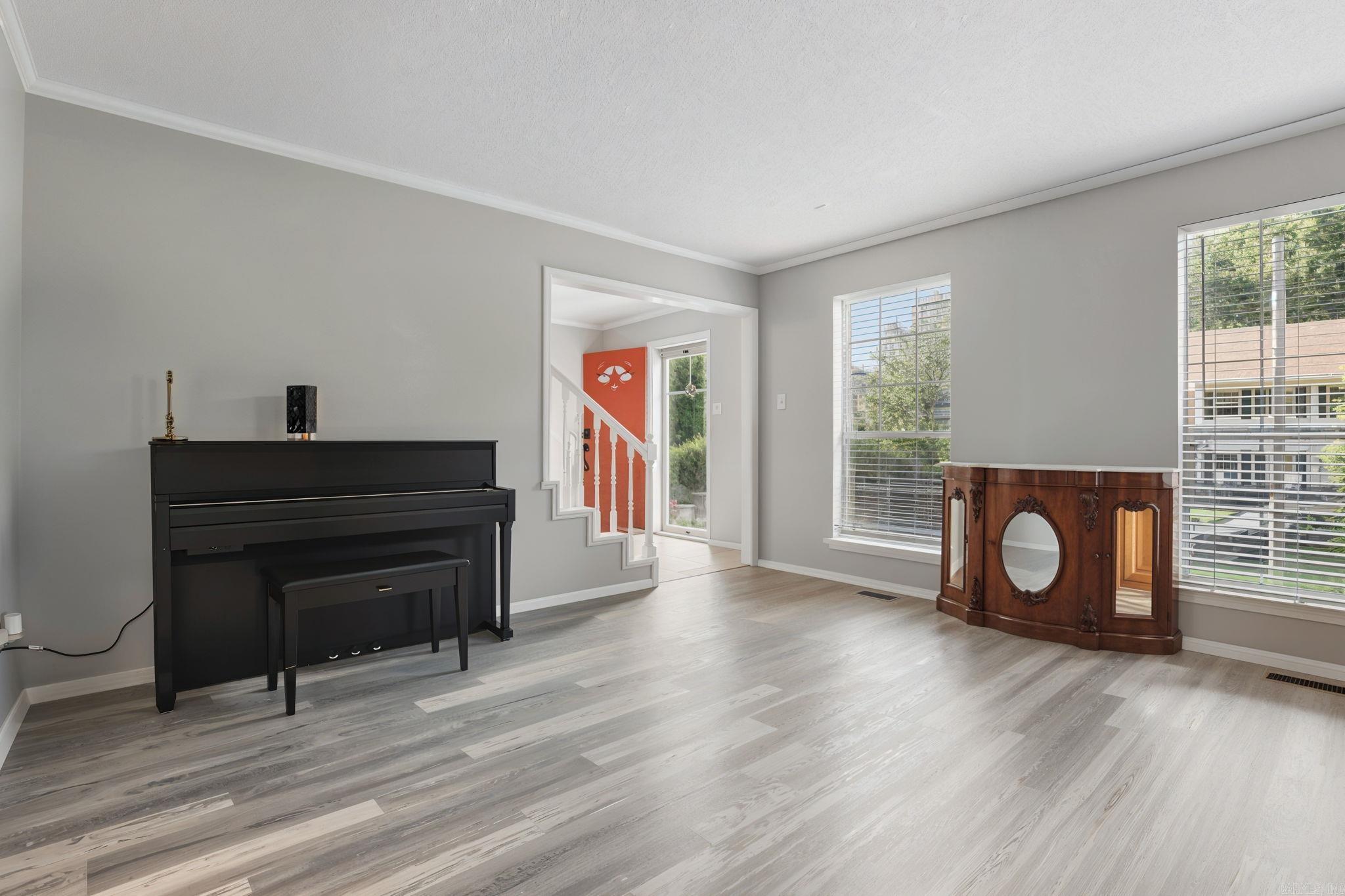 RIVER OAKS - Residential