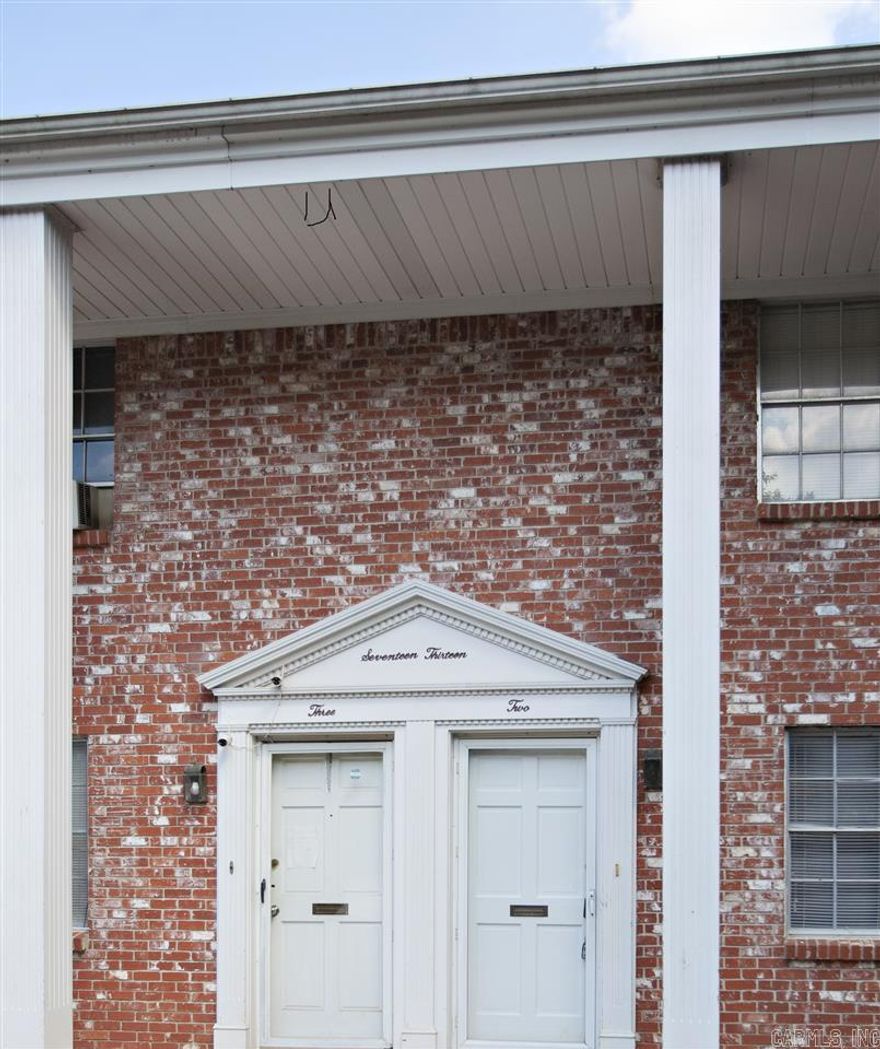 2 bedroom, 1.5 bath with a private deck. Good location in between WLR and Midtown Little Rock.