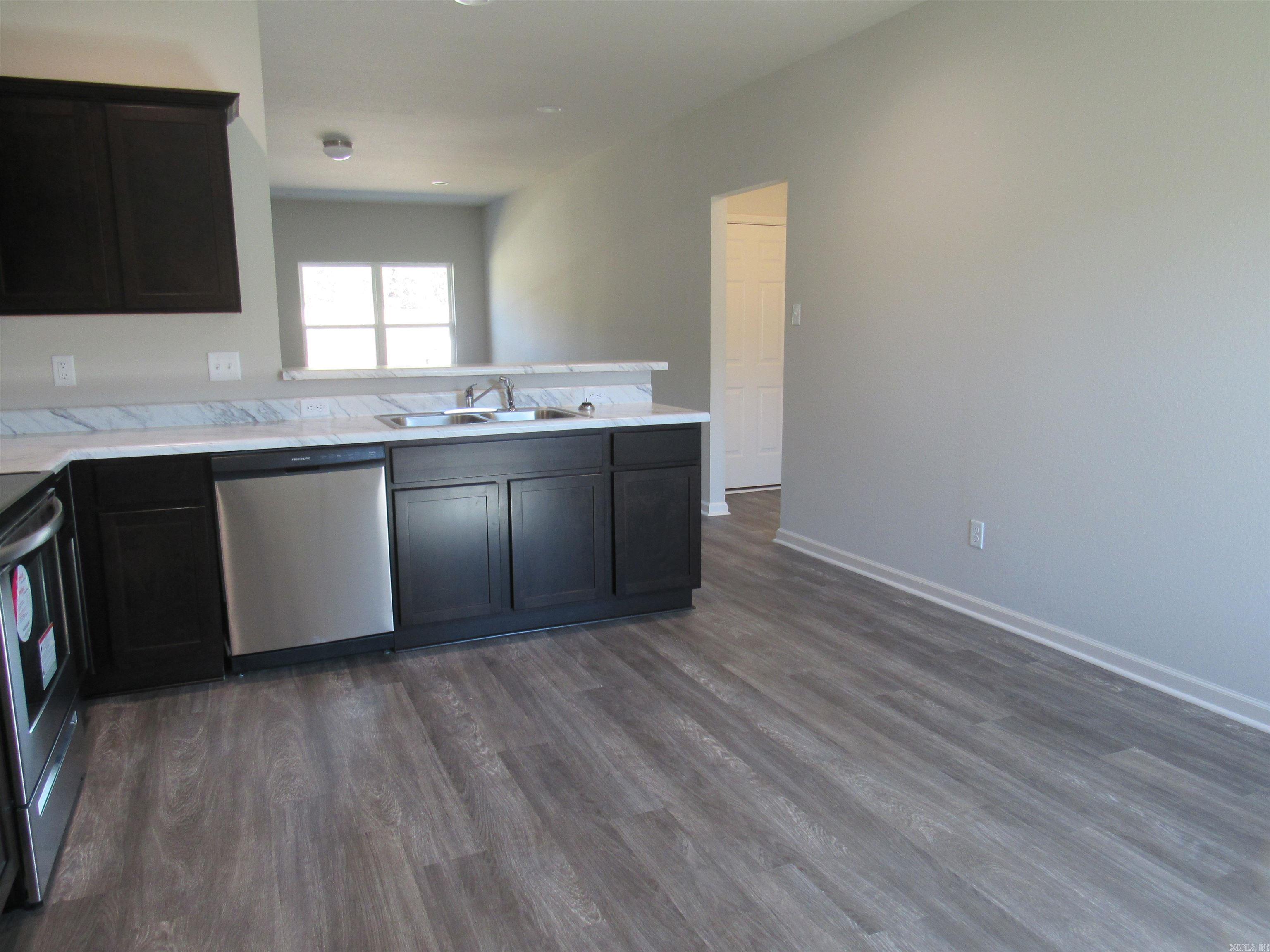 MUSEUM MEADOWS - Residential Lease