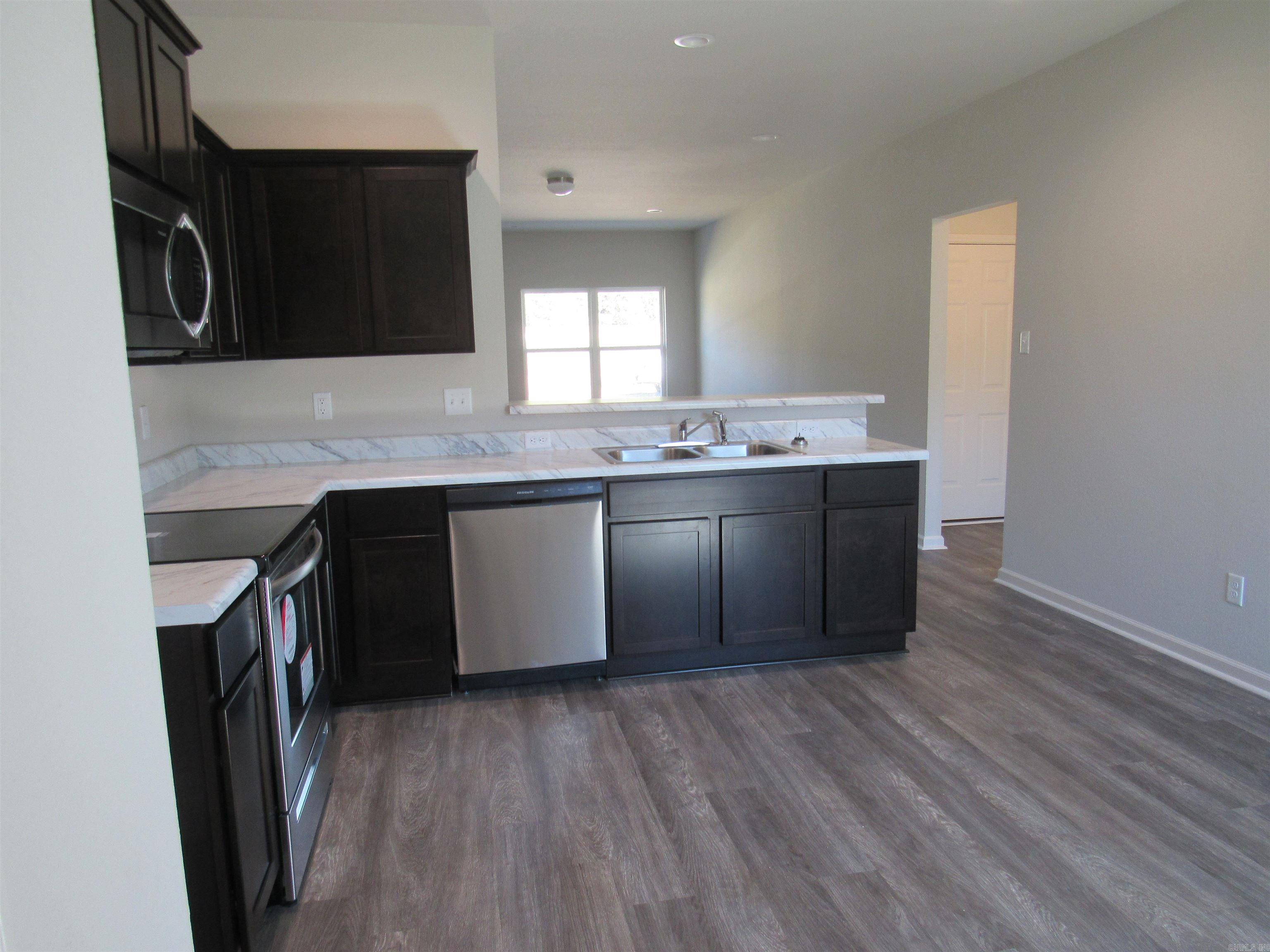 MUSEUM MEADOWS - Residential Lease