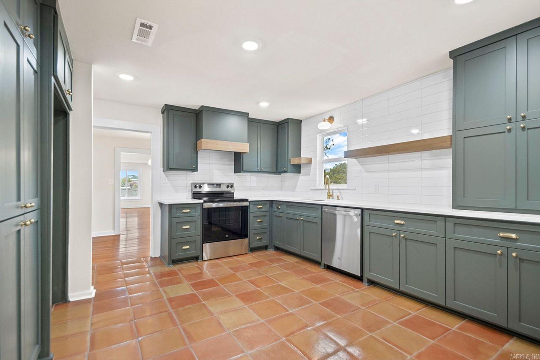 DICKINSON - Residential