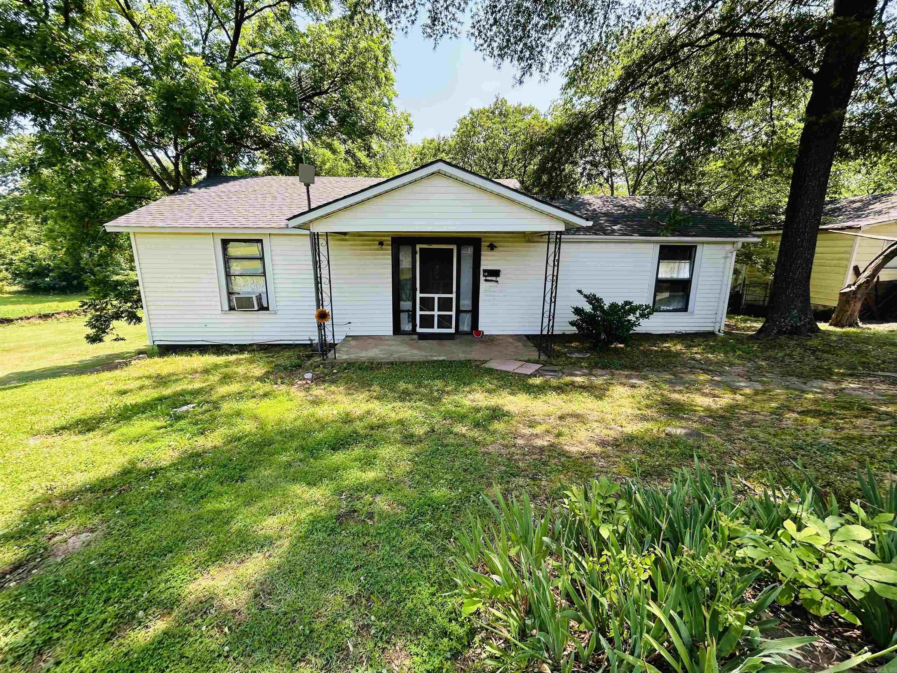 CHARMING 3-Bedroom, 1-bath home sitting on two spacious lots in the heart of Morrilton! This home is full of potential and ready for your personal touch. Whether your a first time home buyer, or an investor looking for their next project, this is it! Don't miss out on this great location! Call me today to schedule your showing.