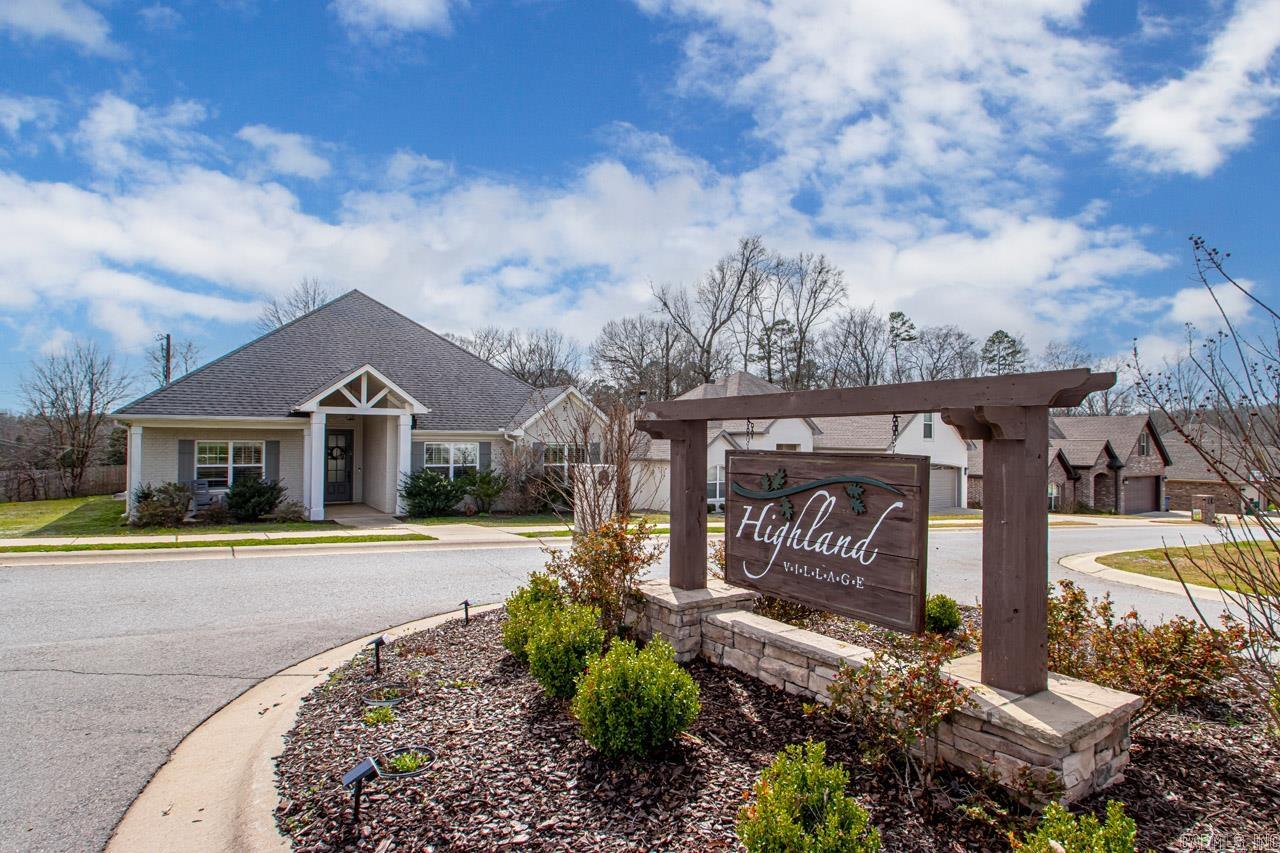 HIGHLAND VILLAGE - Residential