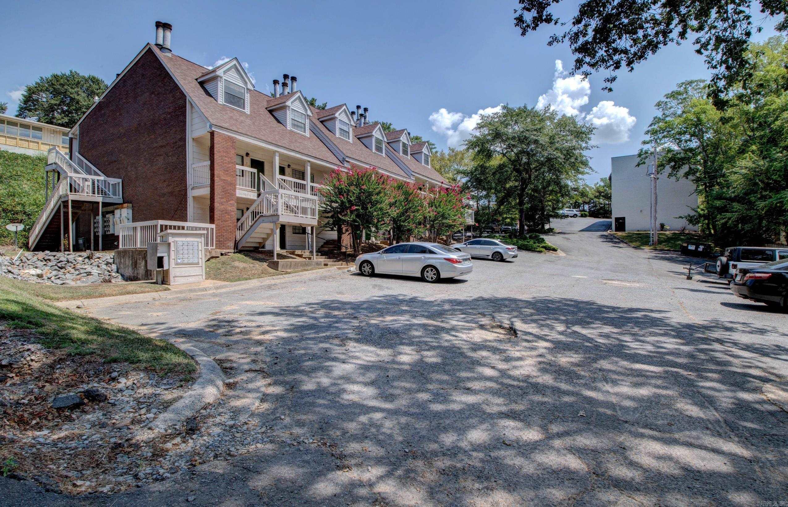 Newly remodeled 1BD apartment in the center of Little Rock. Close to shopping, dining, and much more! ALL APPLIANCES INCLUDED! Water is included. This property is managed by Hoffman Team so beware of scammers - we will never ask you to Cashapp us money. The lease for this property is for 18 months to 2 years with a 3% increase after the first year. Income must be 3x the amount of rent per month unless you have a housing voucher. Deposit, first month’s rent, and the $50 administration fee due before move in.