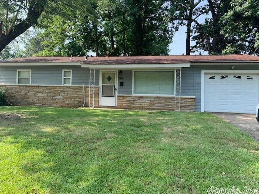CUTE HOUSE - READY FOR YOU TO MOVE IN AND MAKE IT YOUR OWN** NEW H/A - GREAT STARTER HOME**THREE BEDROOMS AND ONE BATH** ONE CAR GARAGE AND COVERED PATIO**
