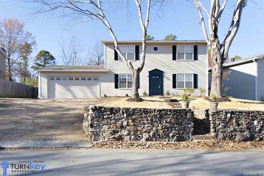 Two story 3Bd/3Ba home .Newly renovated ! Very spacious with carpet ,wood, and tile floors. Move in ready!