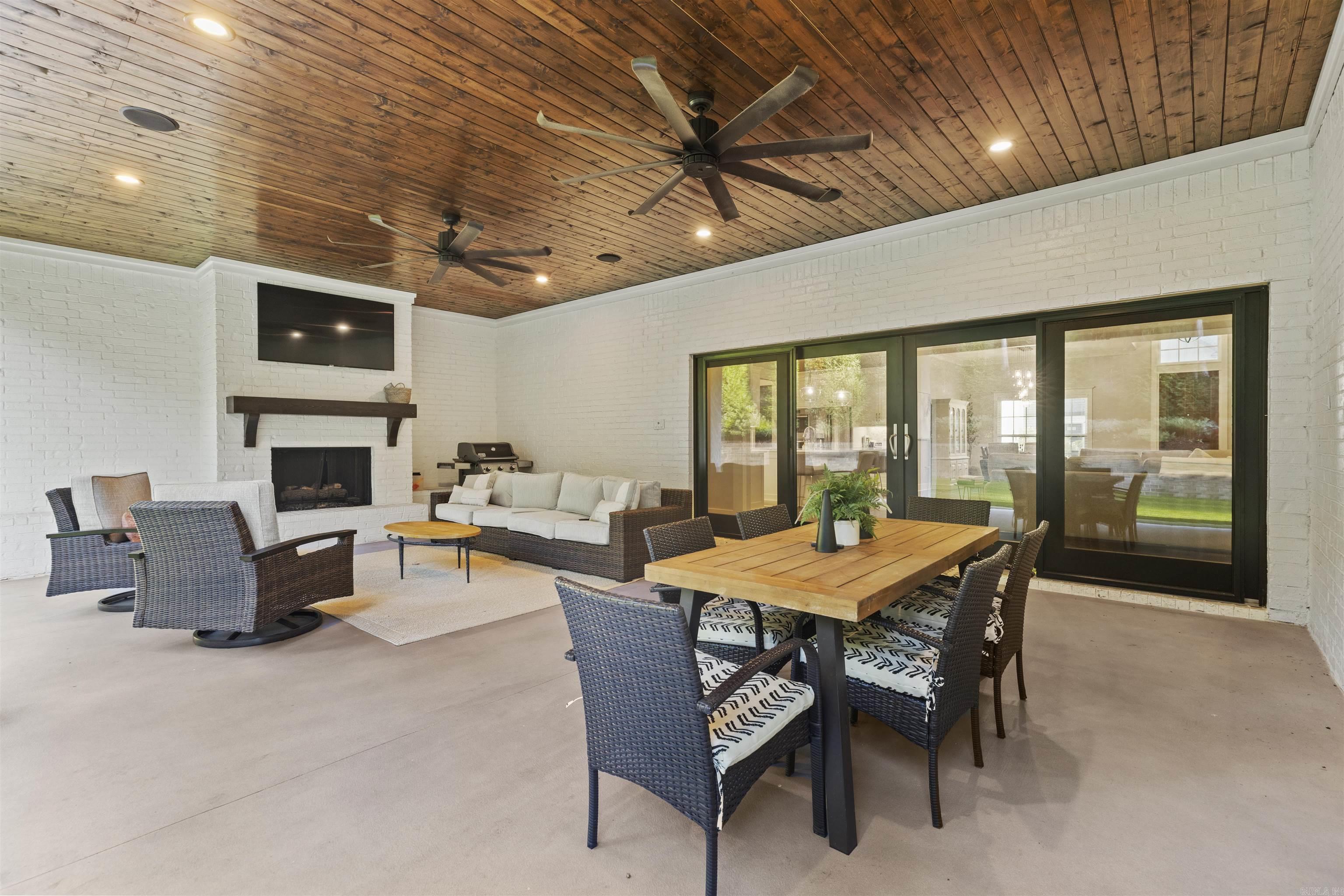 CHENAL VALLEY "ENSBURY PLACE" - Residential