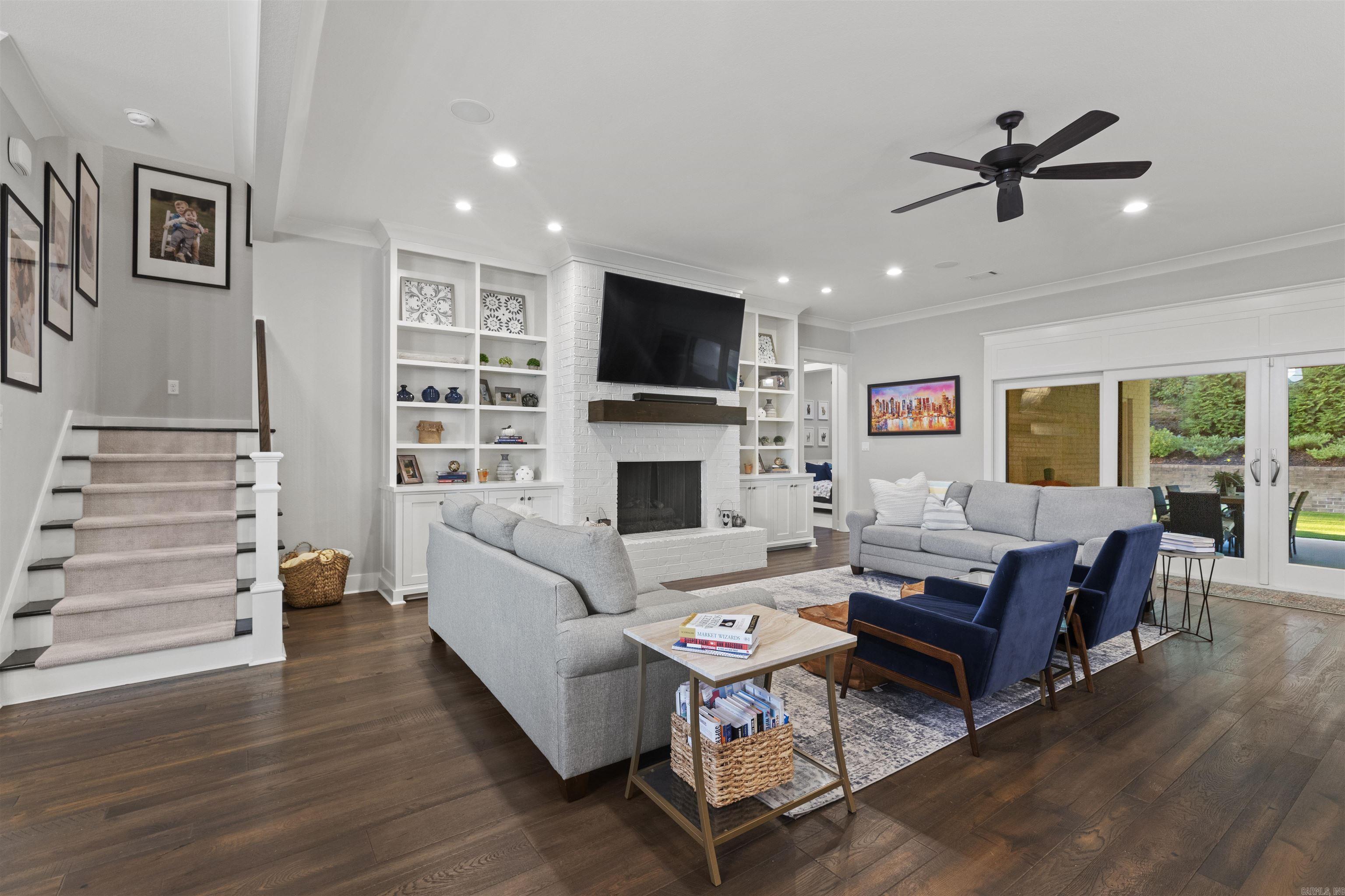 CHENAL VALLEY "ENSBURY PLACE" - Residential