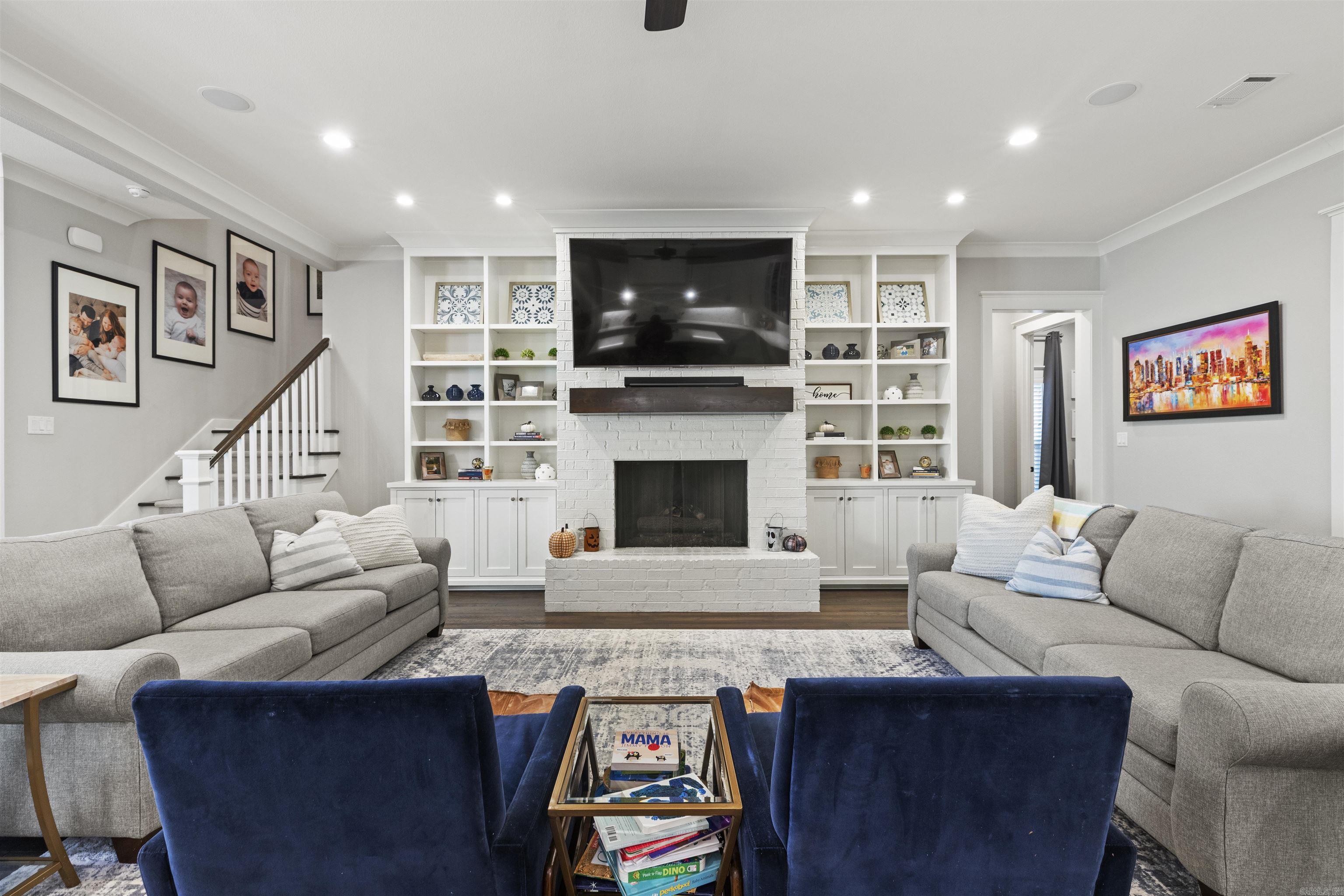 CHENAL VALLEY "ENSBURY PLACE" - Residential