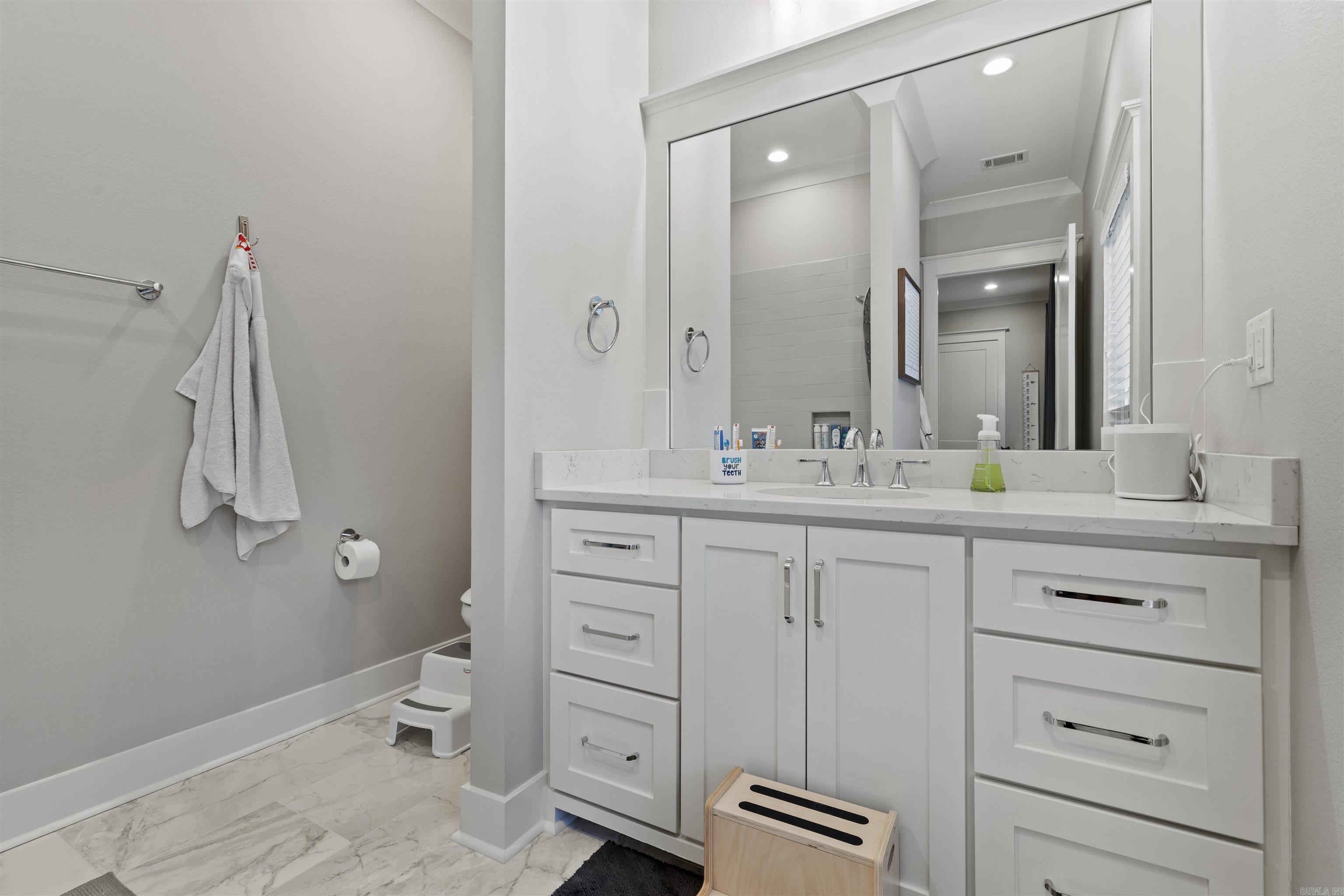 CHENAL VALLEY "ENSBURY PLACE" - Residential