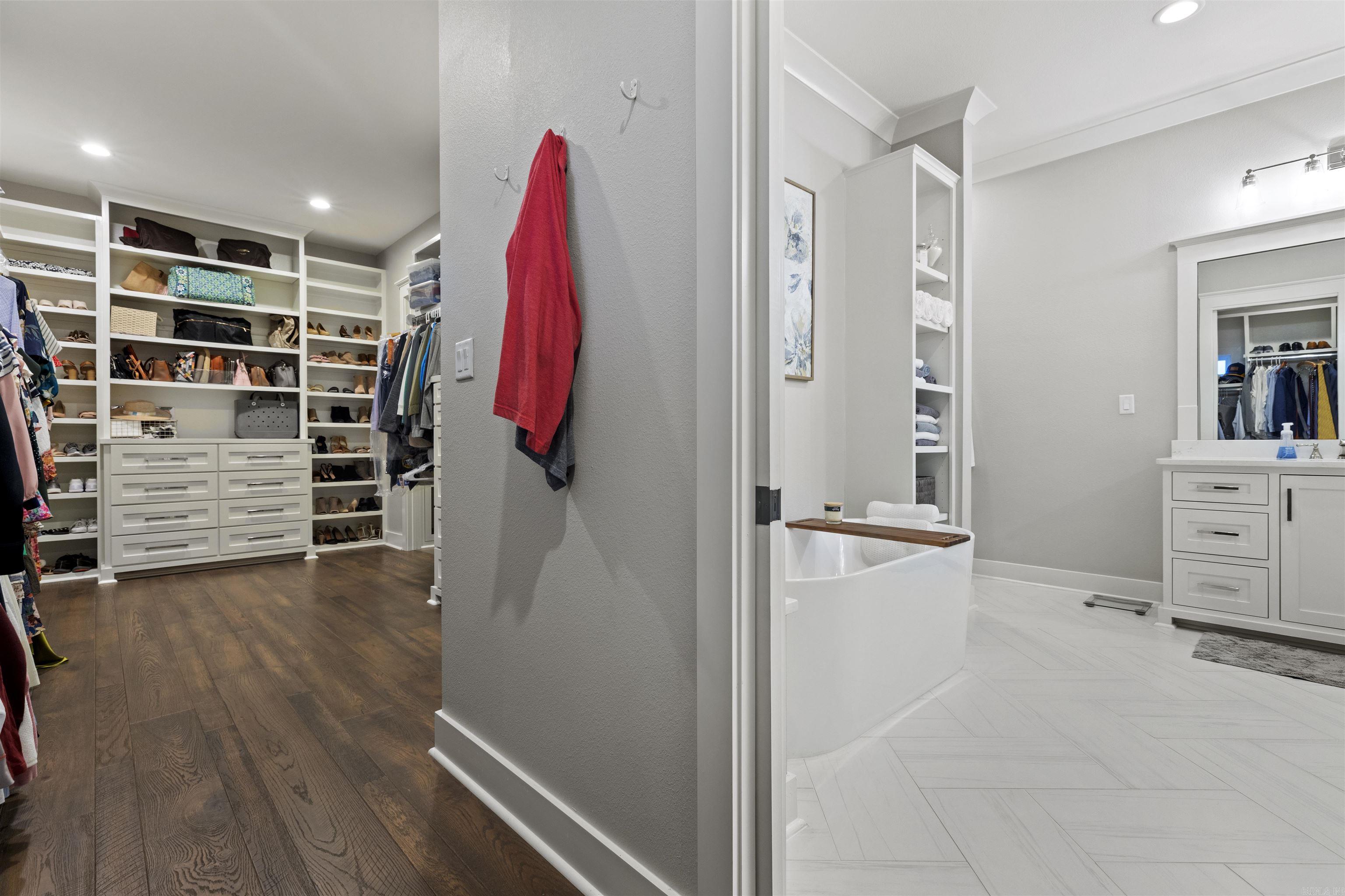 CHENAL VALLEY "ENSBURY PLACE" - Residential