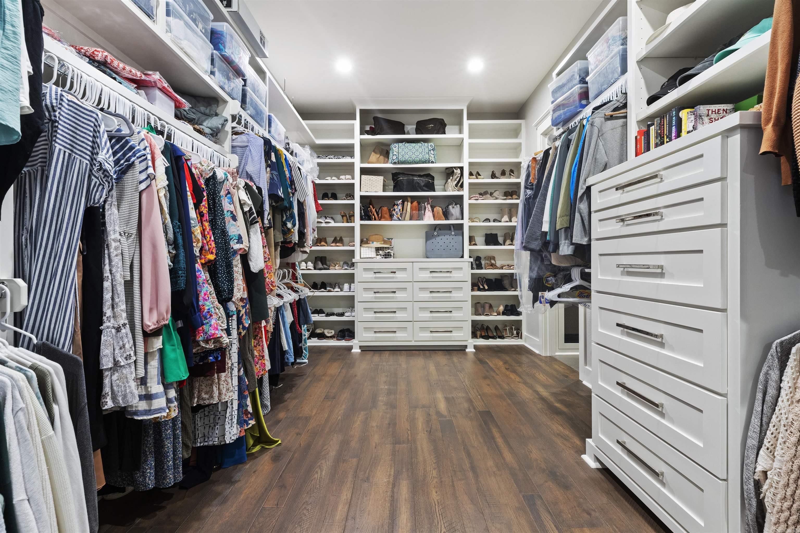 CHENAL VALLEY "ENSBURY PLACE" - Residential