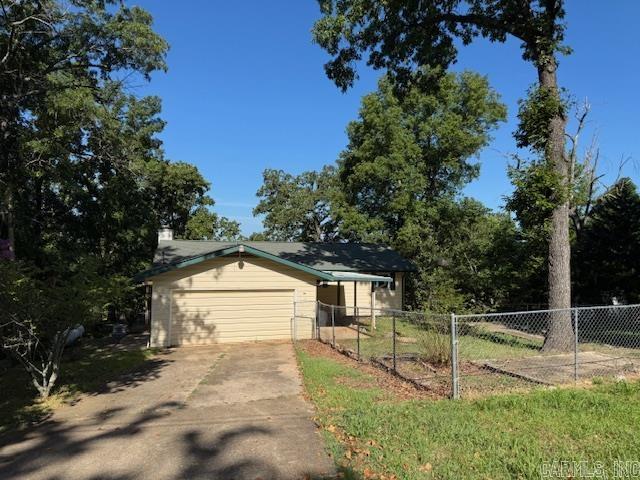 Plenty of room! Take a look at this home in Lakeview! Home features a large covered deck, full basement, detached shop, and a fenced yard! You will love how close this home is to the Bull Shoals Lake and White River! Don’t miss out on this rare opportunity. Buyer to verify all information about property.