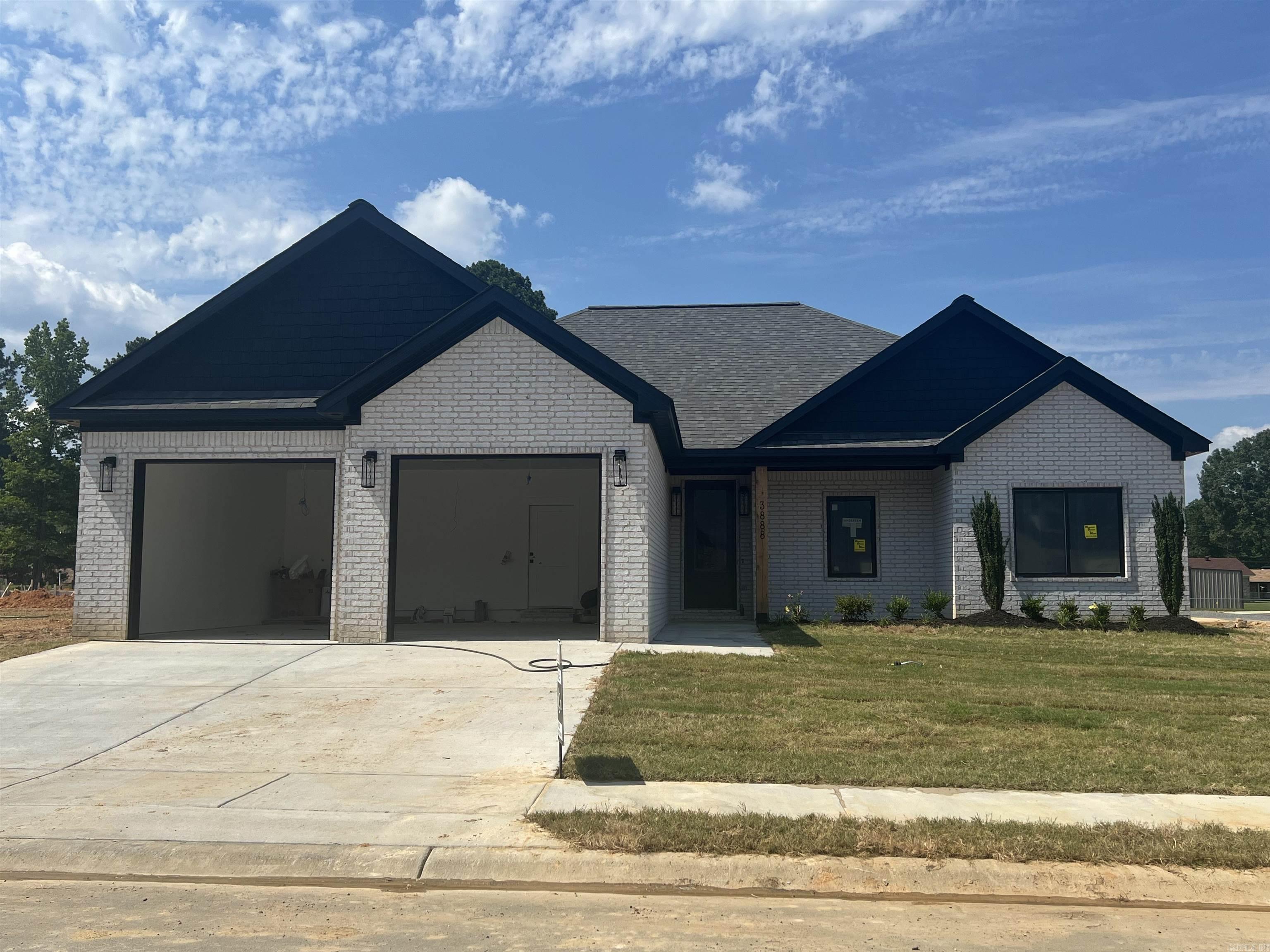 Beautiful new construction home in Spencer Crossing. Lots of upgrades in this custom spec home. Andersen windows, quartz countertops in kitchen, hardwood in main living areas, double shower in master bath just to name a few. This home also features a separate office. Conveniently located to shopping and restaurants! Estimated completion approximately 4 weeks.
