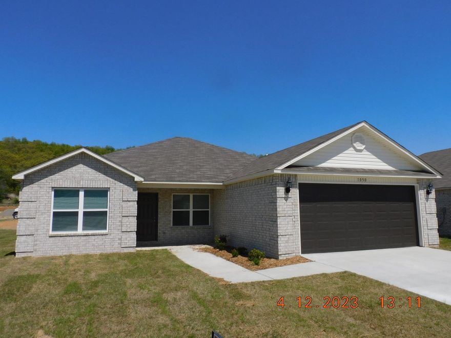 Brand New Construction! Oversized family room with tall ceilings, split bedroom plan, oversized kitchen with all kitchen appliances including refrigerator, separate laundry room with hook-ups & pantry, all electric home, newly installed 2 inch faux wood blinds throughout, ceiling fans in all bedrooms & living room, garage door opener with keypad, large fully sodded corner lot, and more! No pets! ***PLEASE NOTE WE DO NOT ADVERTISE ON CRAIGSLIST OR FACEBOOK. ANY LISTING OF OURS SEEN IS A SCAM!!!***