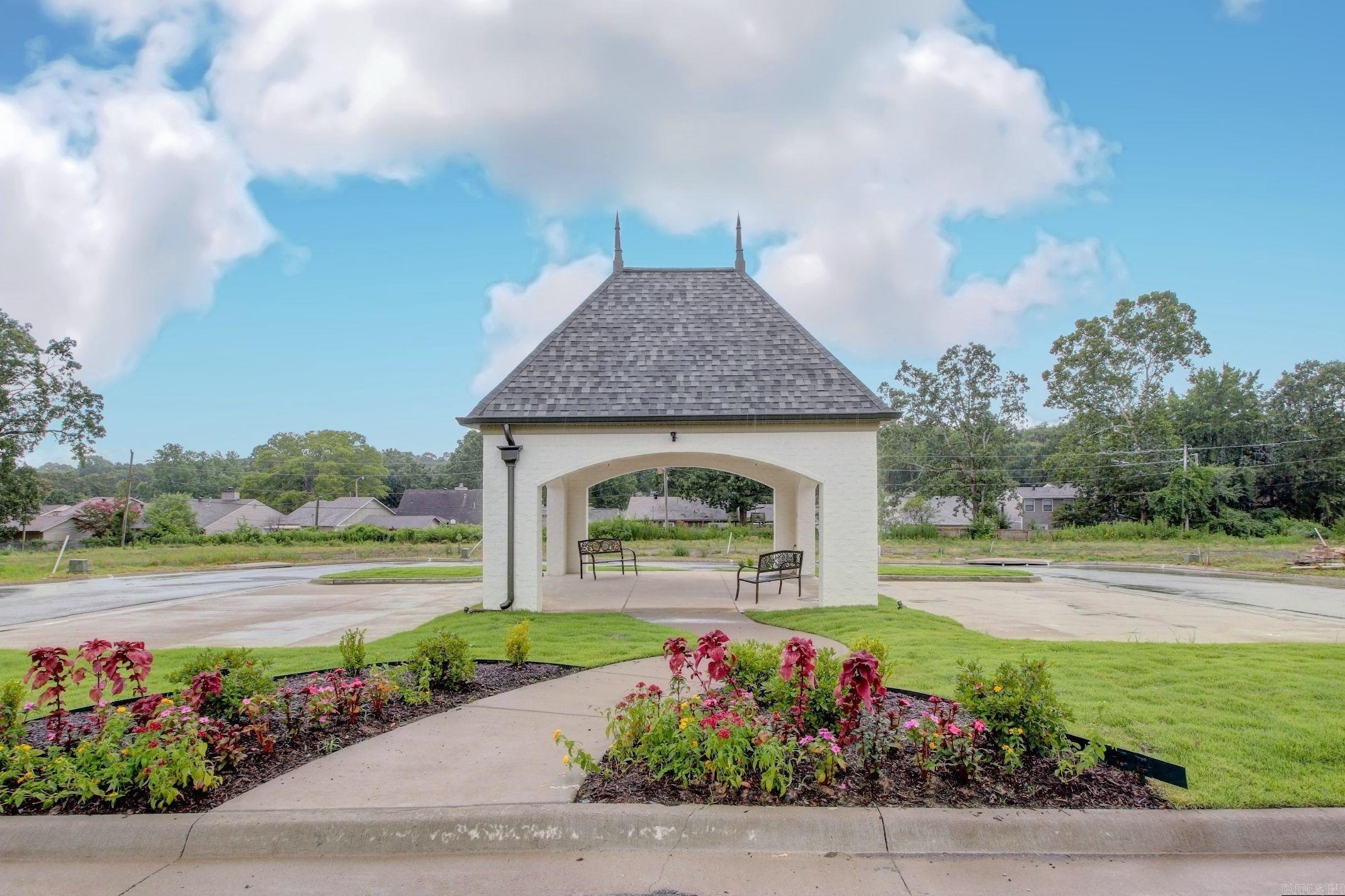 MERGERON COURT - Land