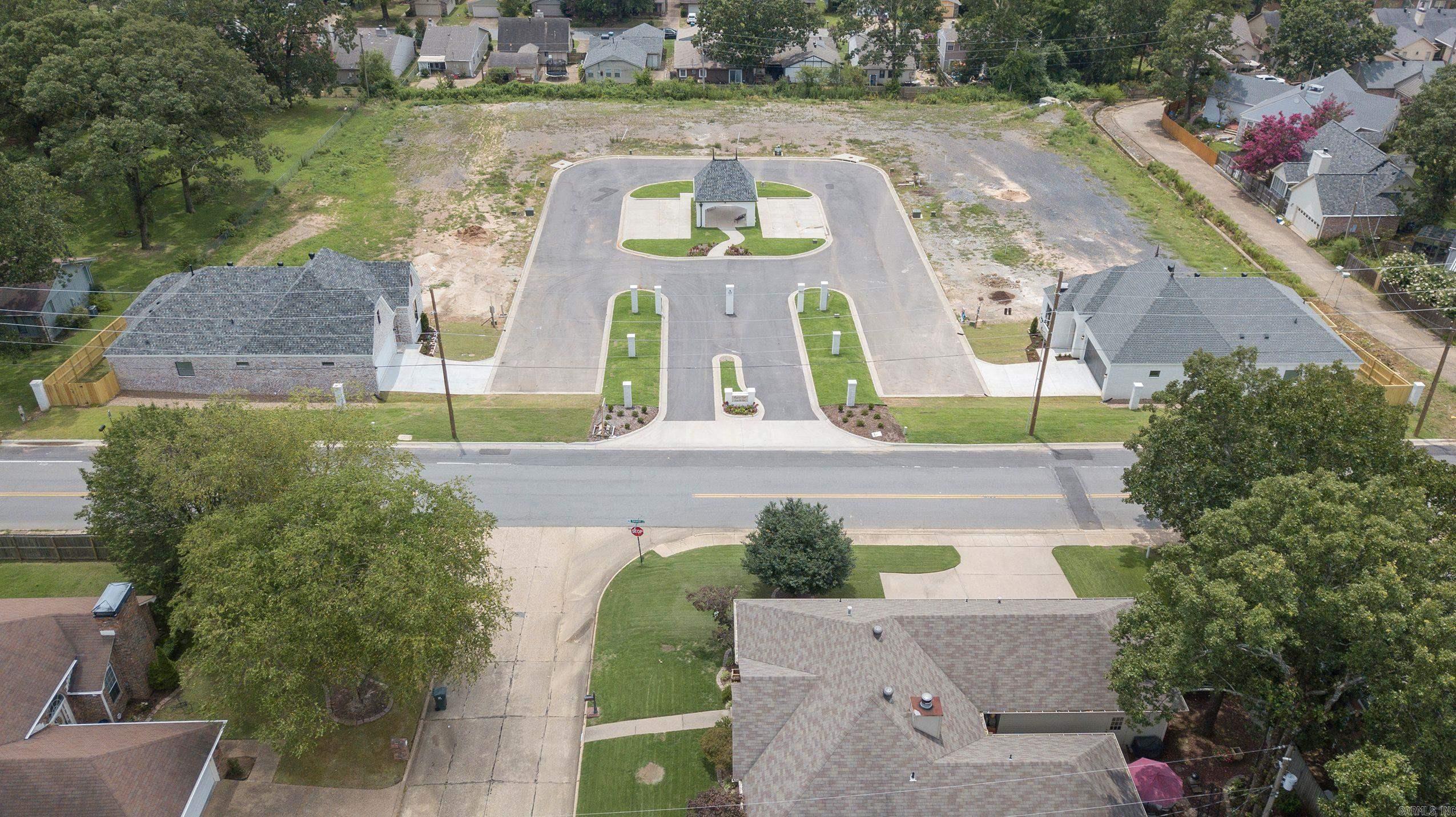 MERGERON COURT - Land