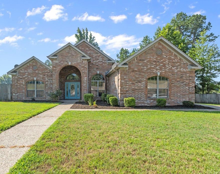 Great home with 3 bedrooms and 2 baths. Spacious master suite with a large walk-in closet. Owners had a new Roof put on in May of 2022 and new A/C unit put in 2023. This home is just minutes away from downtown Benton! Bonus features included a nice entertaining back deck and spacious attached 2 car garage with a storage room.