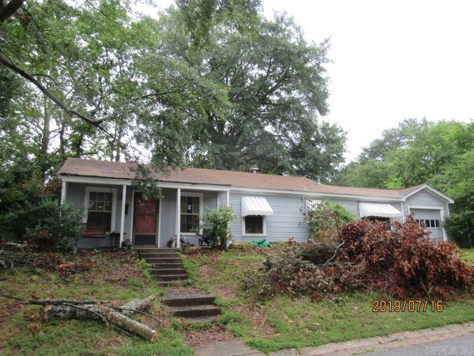 Fantastic Kingwood Place location. Great investment opportunity. Needs full rehab.
