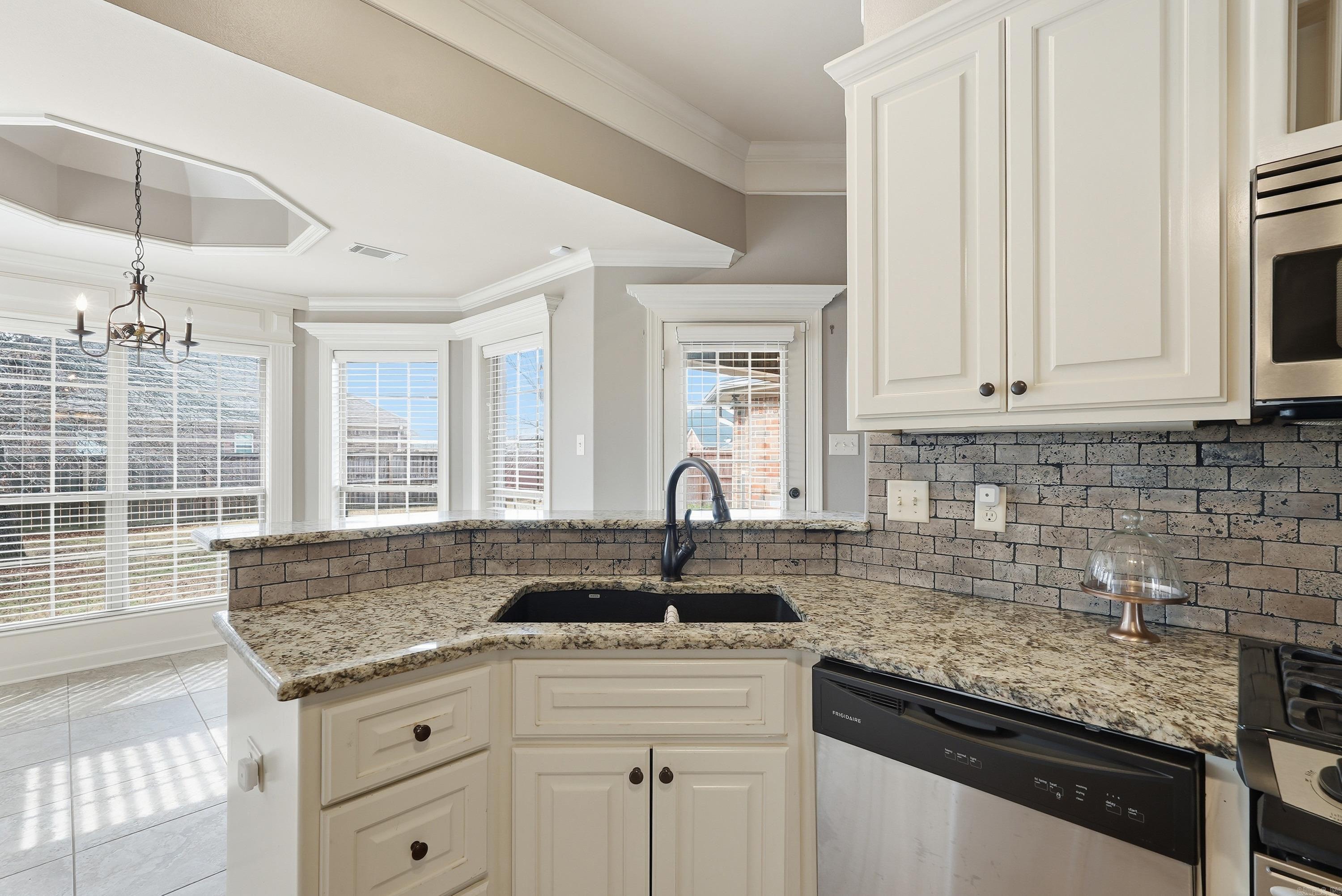 COUNTRY CLUB OF AR-QUARTERS ADDN - Residential