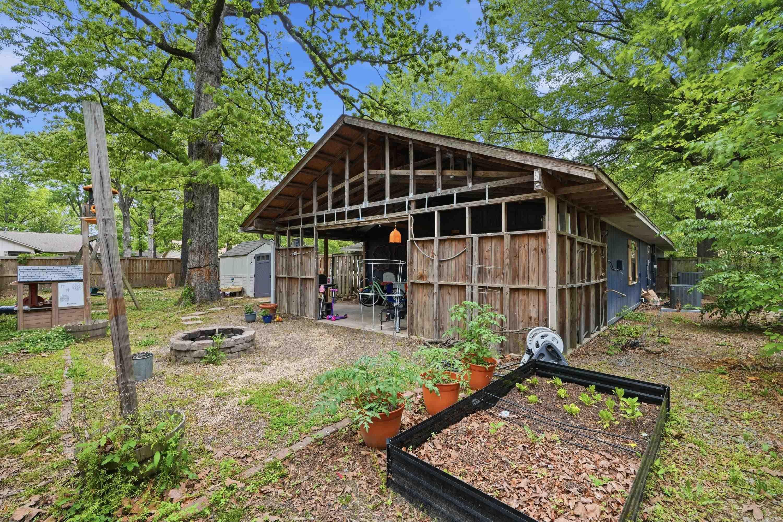 CREEKWOOD - Residential