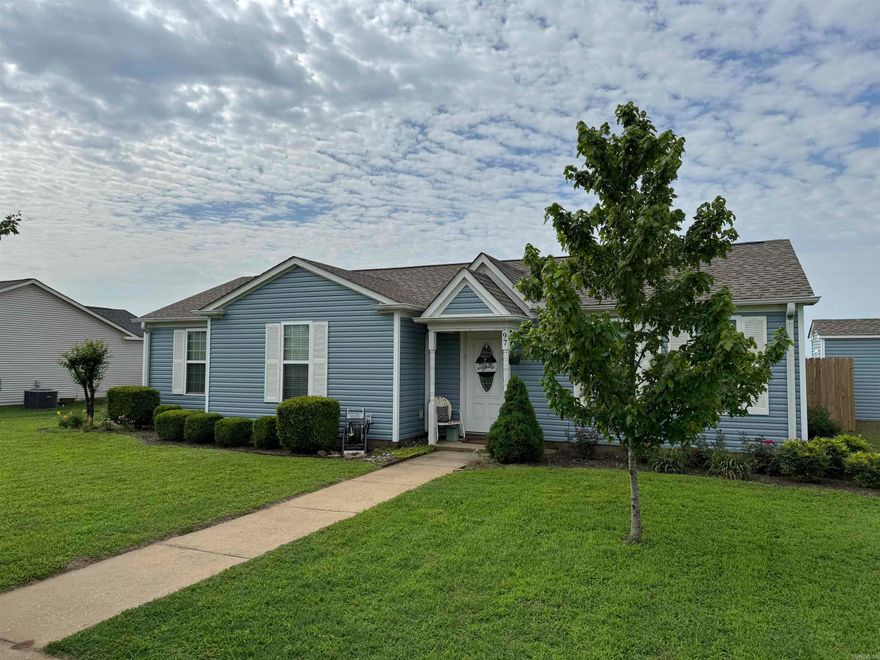 Welcome to market 97 Jackson in Lake City, Ar! This Charming home has tons of curb appeal with its landscaped yard and comfortable interior living. This home has just over 1200 sq ft with 3 bedrroms and 2 full baths. Don't miss out on this one!