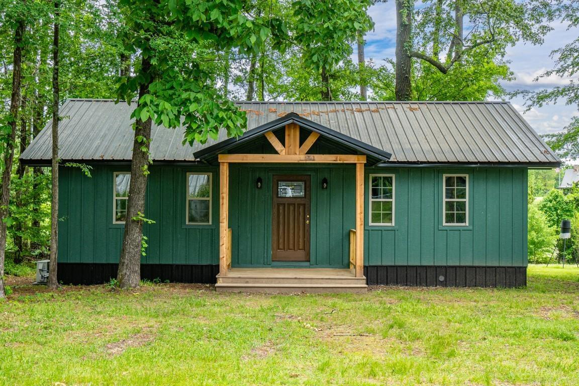 REDUCED $10,000 For Sale $129,000 249 Oak Ridge Dr. Ashdown, AR 71822 All Electric Custom Built 864+/- SF 2 Bedroom, 1 Bath Home Completed in March 2023 and Situated on 0.287+/- Acres.Ā Located on Yarborough Landing at Millwood Lake. Boat ramp is just around the corner. Visit FowlerAuctioneers.com for further details!!