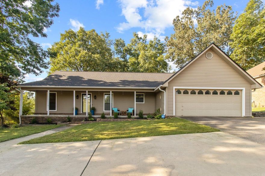 Come see this BEAUTIFUL 3 bed 2 bath home located conveniently off Longhills rd near Longhills golf course. This spectacular home welcomes you with a LARGE front porch. Open floor plan, large master bedroom w/ walk-in closet, wooden floors throughout, Big fireplace perfect for cold winter nights! Backyard features Large deck, and a 20x16 shop w/electrical. Benton School District!