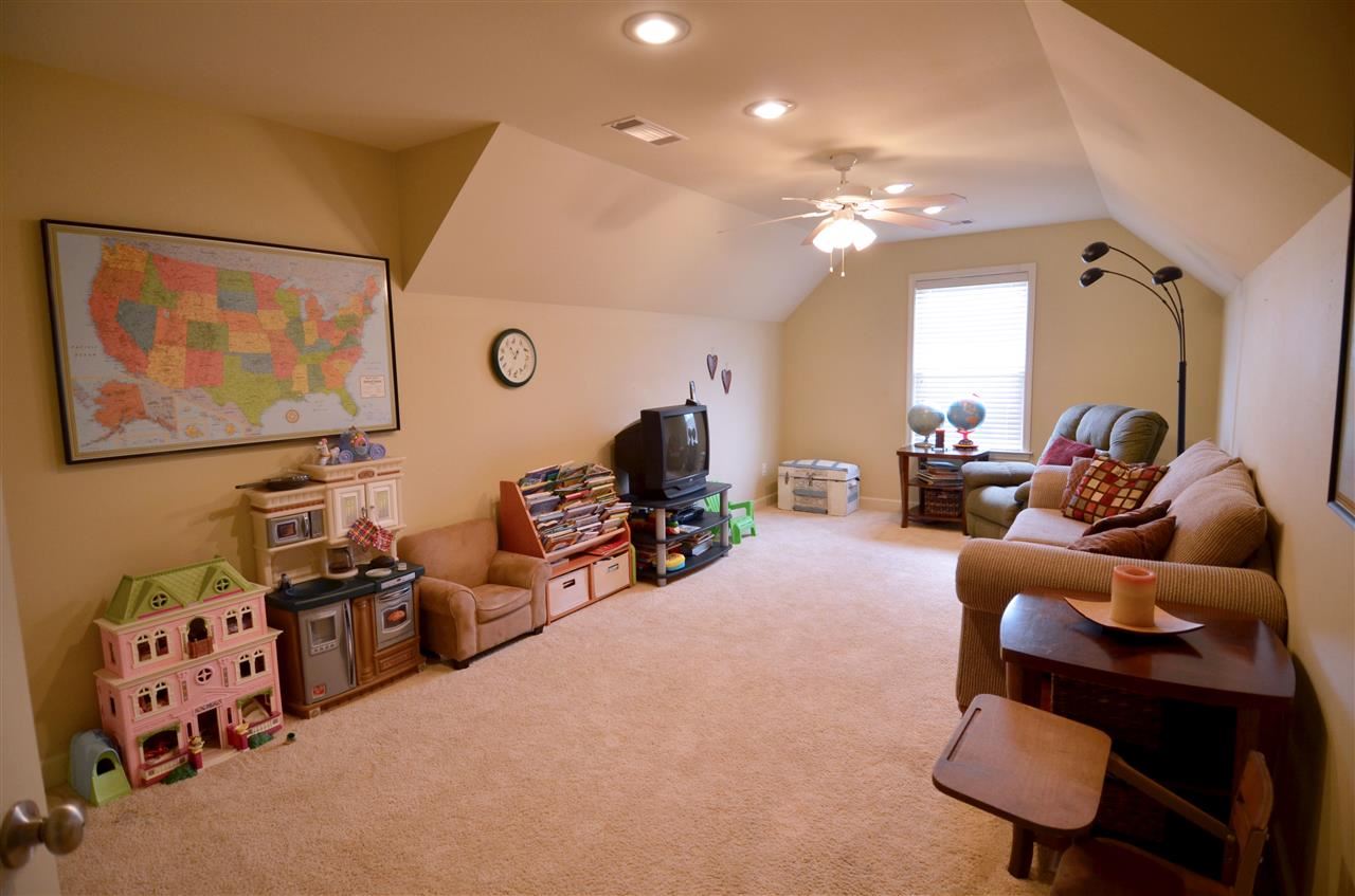 WOODLANDS EDGE - Residential