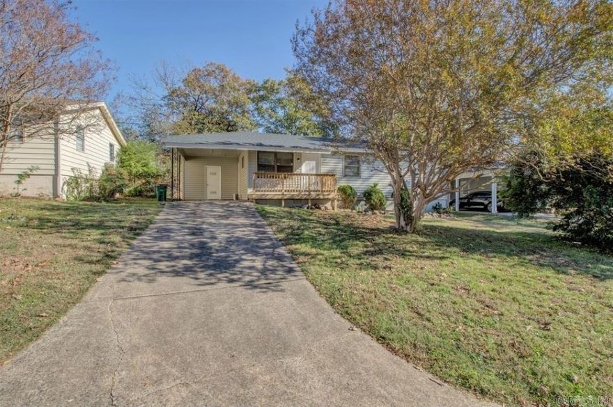 This Cozy updated home is the Perfect Fit! If you're looking for a 3 bedroom, 1 bath home that will check all your boxes then look no further. This home is perfect for a Family or Roommates.