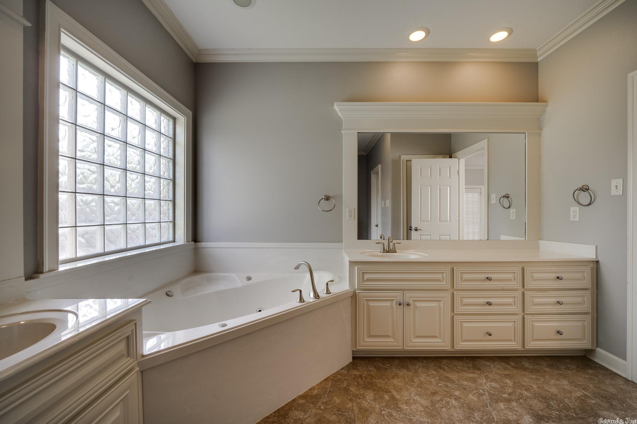 SOUTH WIND - Residential