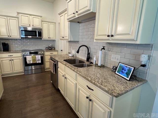 HOMES OF STONEBROOK COVE (THE) - Residential