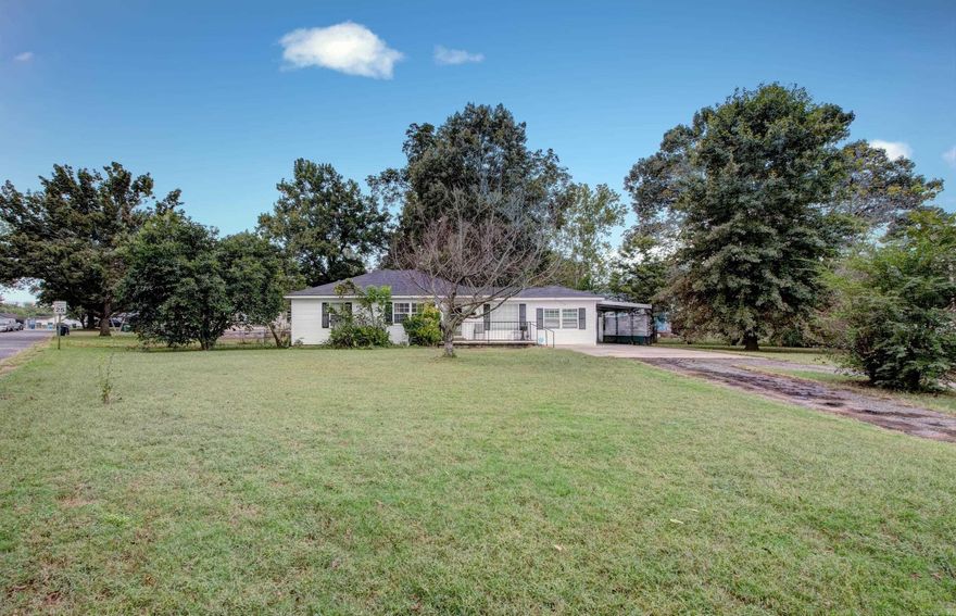 Unique Home In NLR for incredible price. This amazing 3 bed/2 bath house is ready for new owners. The split floor plan allows for privacy and has access to multiple patios to enjoy relaxing outside. The kitchen has a bar ment for entertaining open to the living area and opens to the back yard. You will love the versitility and space while enjoying close access to the local park just across the street. Whether you are looking for an affordable house to turn into your home or an investor looking to build their portfolio, this house is the one for you!! Schedule your personal showing TODAY before this one is gone!!!! AGENTS PLEASE SEE REMARKS