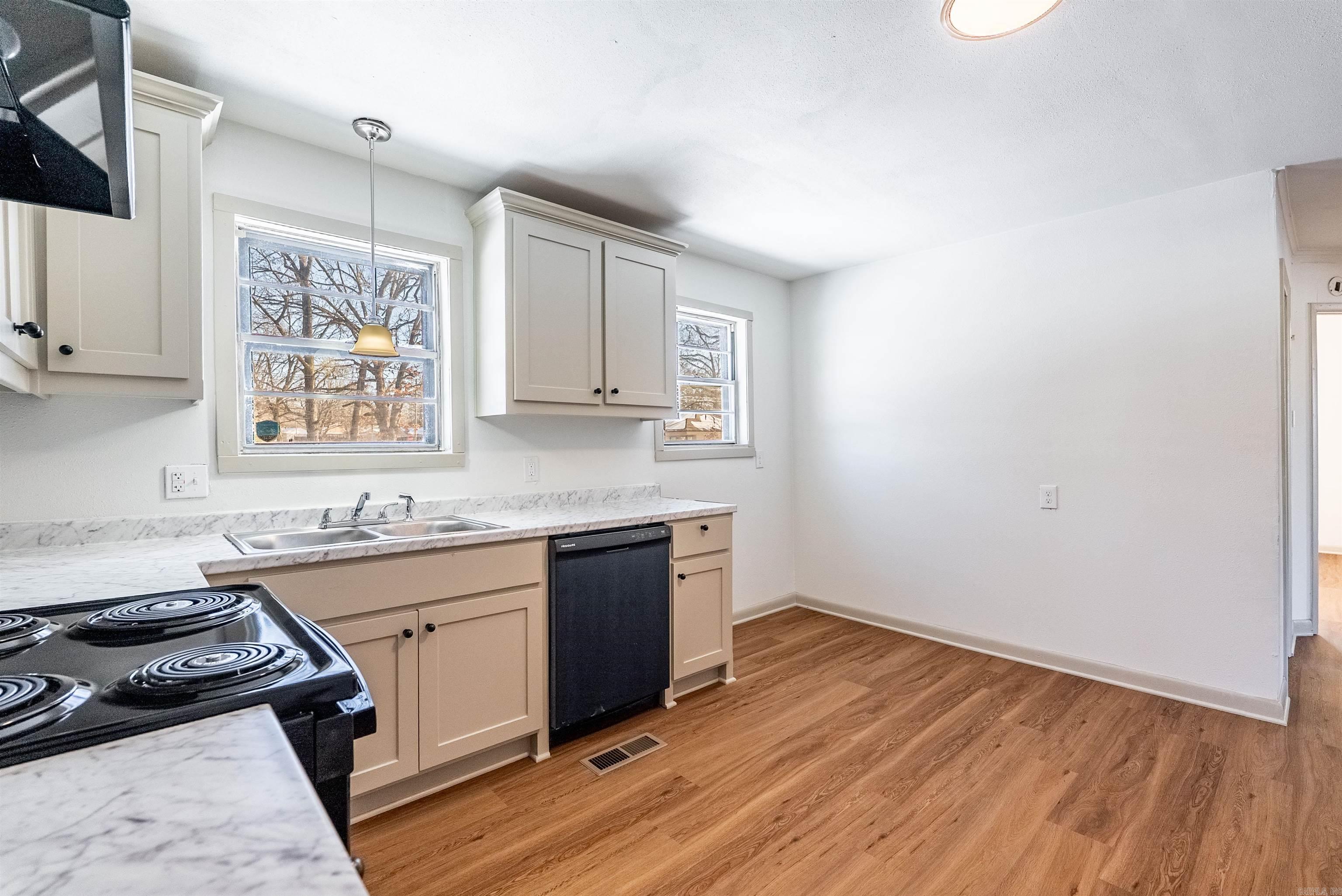 LEWIS BAILEY - Residential