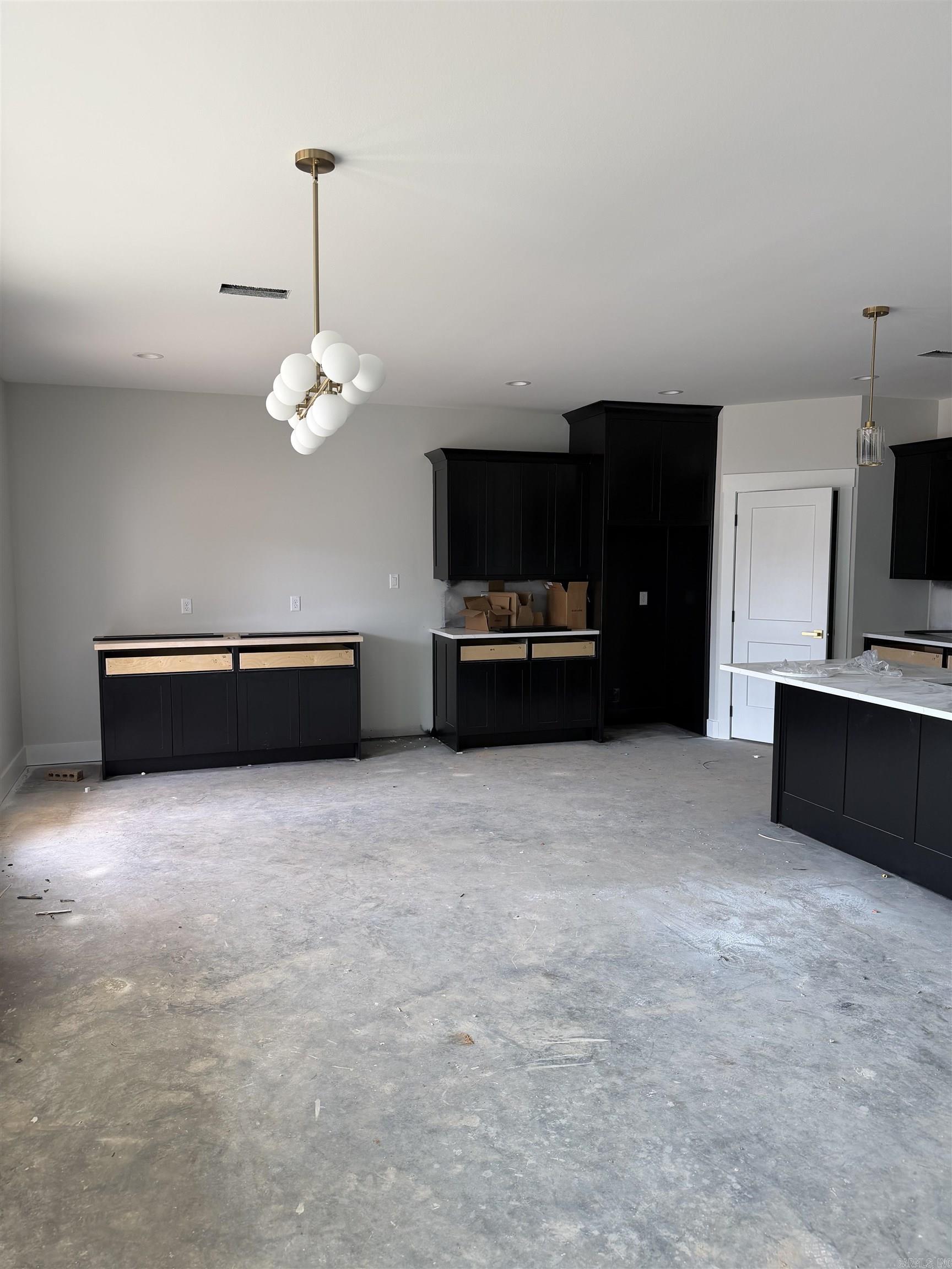 CREEKSIDE - Residential