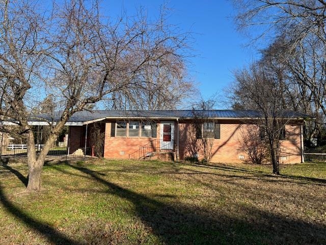 Three Bedroom, Two bath located on a corner lot! Located close to the White River in the charming town of Calico Rock. Nice and private back yard with a back deck, covered front porch, 1 car attached carport. Call today to schedule a look!
