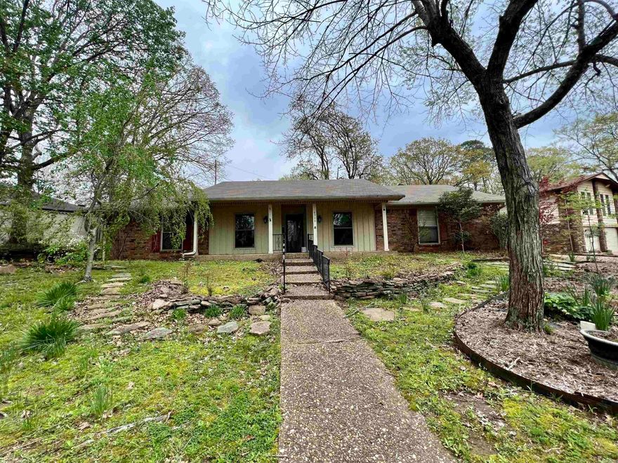 Very nice one level brick/frame w/mature landscaping. Sideload garage. Excellent curb appeal. Formal LR and DR. Den w/ Wet Bar. Hardwood/tile throughout. Updated eat-in kitchen w/new appliances. Washer and Dryer.  $1500 Security Deposit $40 Application Fee $30 Background Check Fee