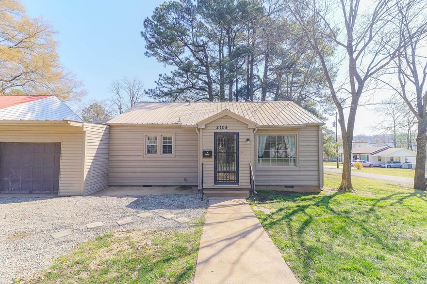 Great investment property featuring 3 bedrooms, 1 bath, laundry room, single garage, metal roof, and on a corner lot! The home has character and beautiful hardwood floors. This one is in walking distance of the Jonesboro High School, dining, and shopping. Take a tour and add this one to your portfolio!