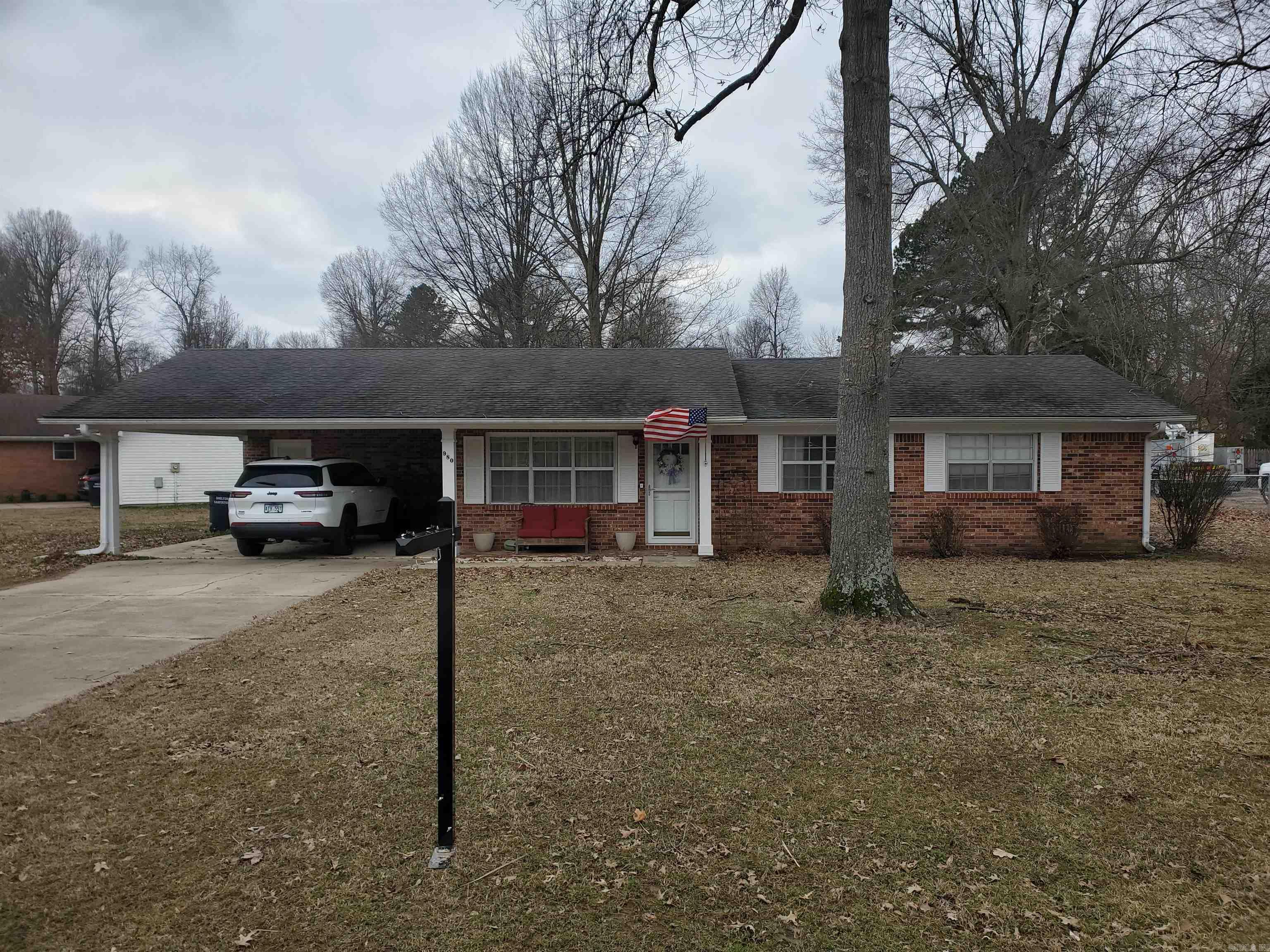 980 Homecrest Dr. in Piggott, Arkansas is a 3BR, 2BA, 1271SF home sitting on a 0.38 parcel nestled in beautiful Ballard Heights, right next to the Sugar Creek Country Club! This cozy home has been completely renovated from top to bottom! All the kitchen appliances with this move in ready home! The large fenced in backyard is perfect for the kids to run and play! This home is picture perfect for your young family!