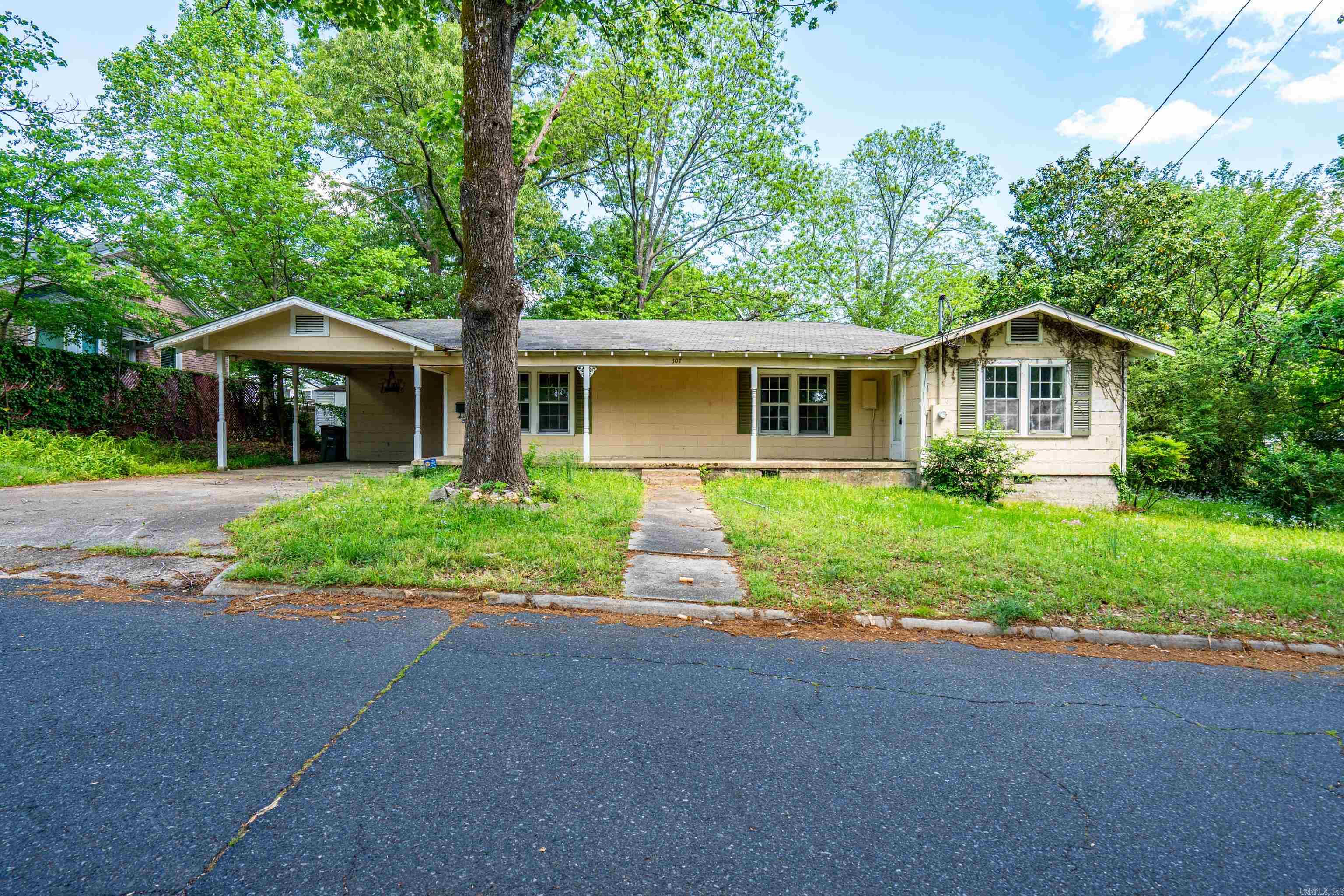 Investor Opportunity Near Oaklawn! Attention investors! This spacious city home offers over 2,000 sq ft of potential and is ideally located just minutes from Oaklawn Racing Casino Resort, downtown Hot Springs, shopping, and medical facilities. With the right vision and updates, this property could be a true gemāyour diamond in the rough awaits! Don't miss out on this prime opportunity in a high-demand location.
